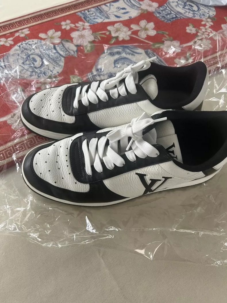 Louis Vuitton Louis Vuitton Classic black and white sneakers Size US 8.5 / EU 41-42 - 1 Thumbnail