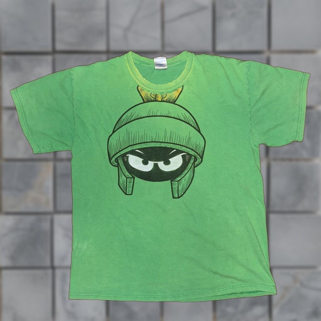 Vintage VINTAGE Marvin The Martian T-Shirt Green Large 20x26 Men Crew Neck Short Sleeve Graphic Print 90s Cartoon USA Marvin T-Shirt Size US L / EU 52-54 / 3 - 1 Thumbnail