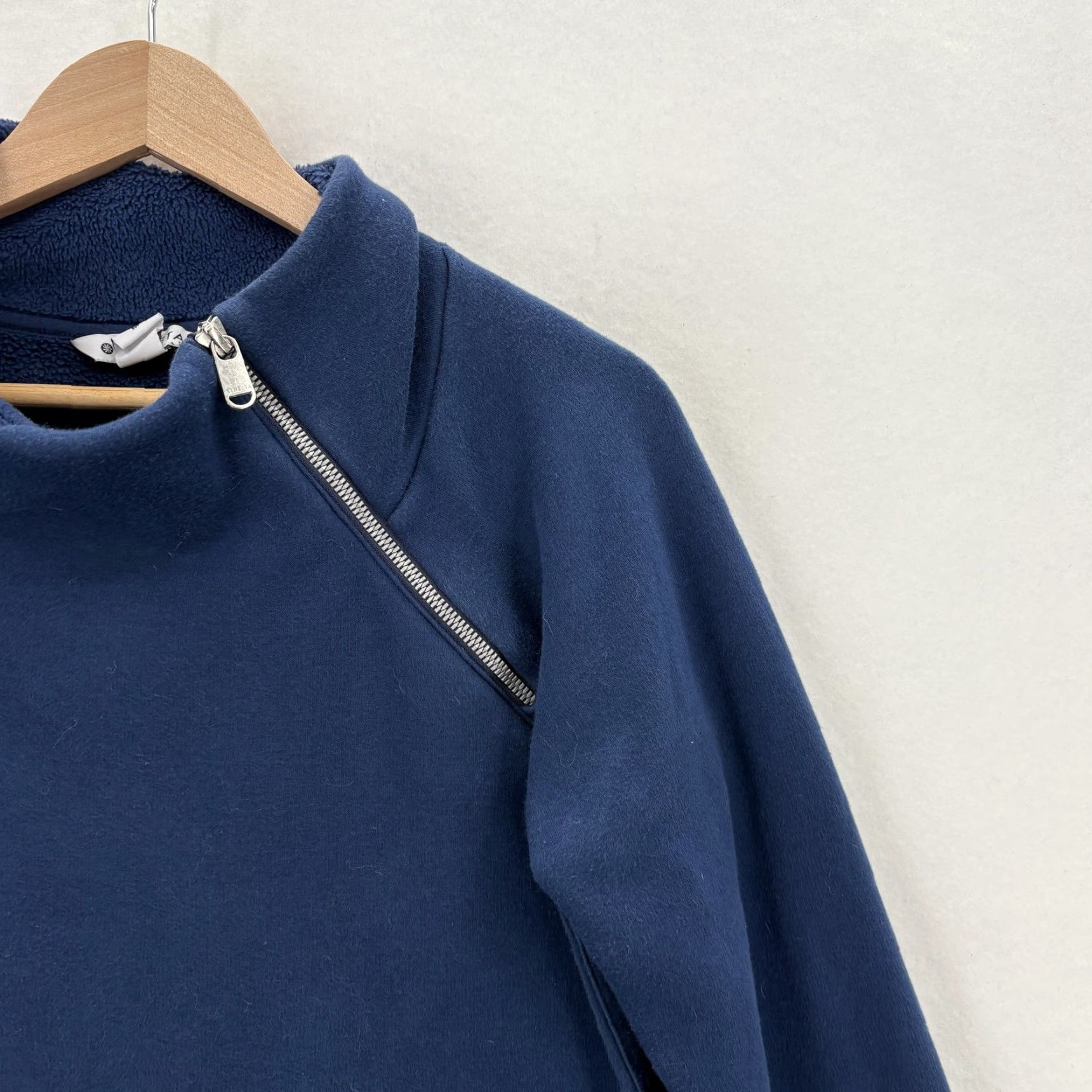 Athleta Athleta Cozy Karma Pullover Sweatshirt Womens M Blue Fleece Zip Hem Pocket Mock Neck Raglan Sleeve Winter Casual Size M / US 6-8 / IT 42-44 - 2 Thumbnail