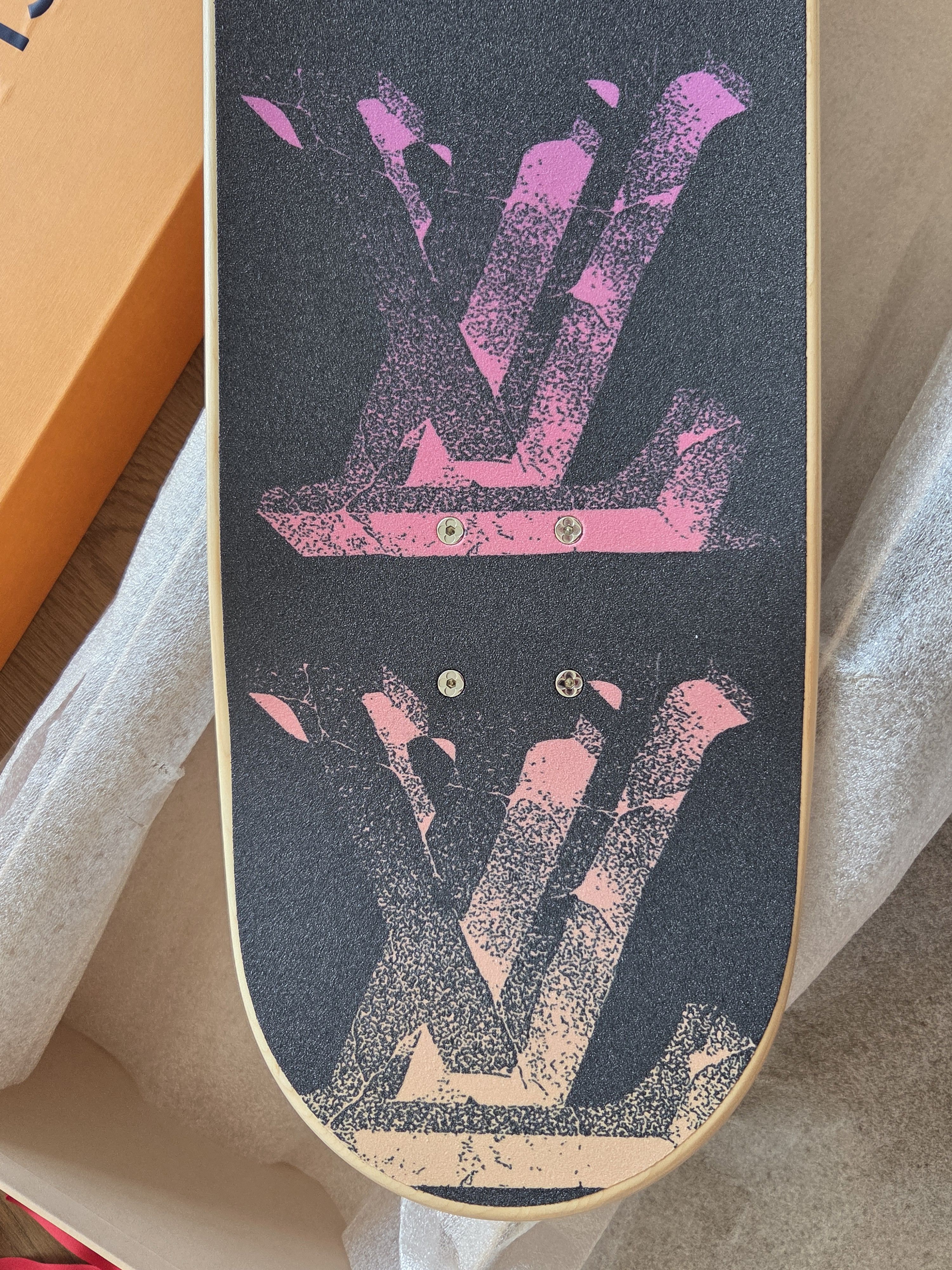 Louis Vuitton NIB Louis Vuitton illusion logo pink blue skateboard 🛹 Size ONE SIZE - 4 Thumbnail