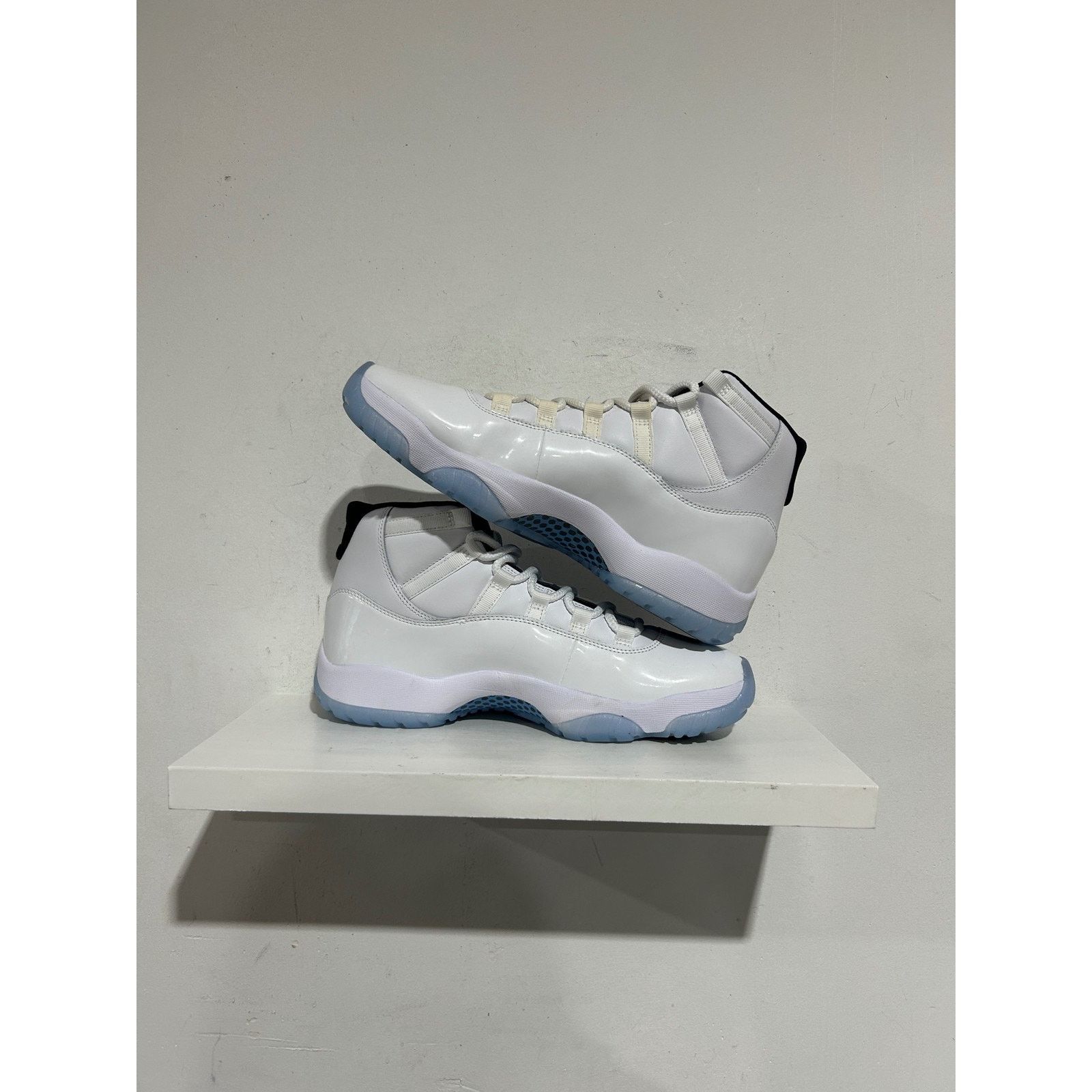 Nike JORDAN 11 RETRO LEGEND BLUE SIZE 10 PREOWNED Size US 10 / EU 43 - 4 Thumbnail