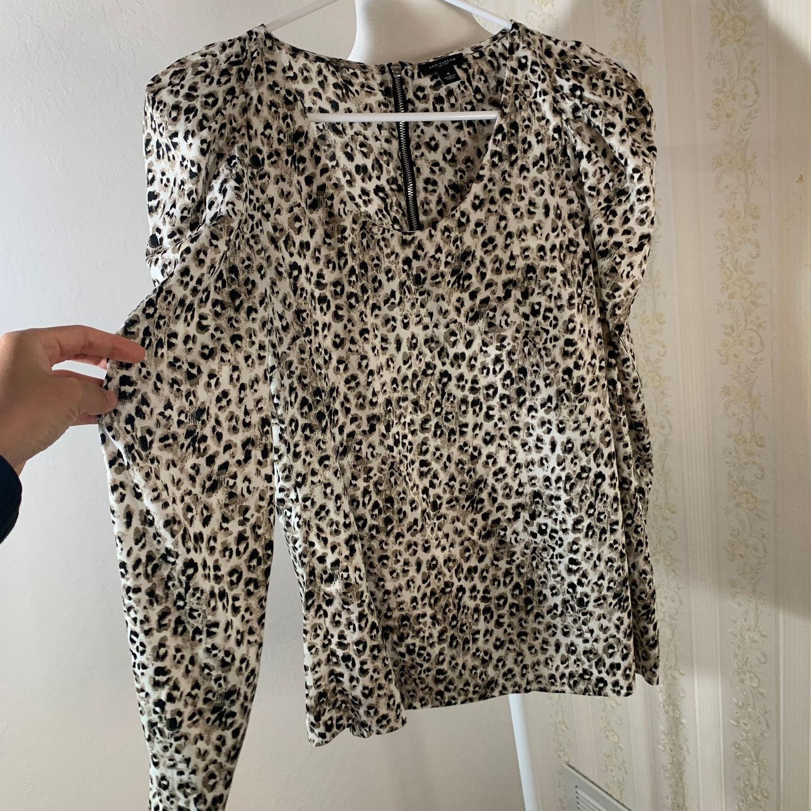 Ann Taylor Ann Taylor women’s Leopard top size 4 Size S / US 4 / IT 40 - 1 Thumbnail