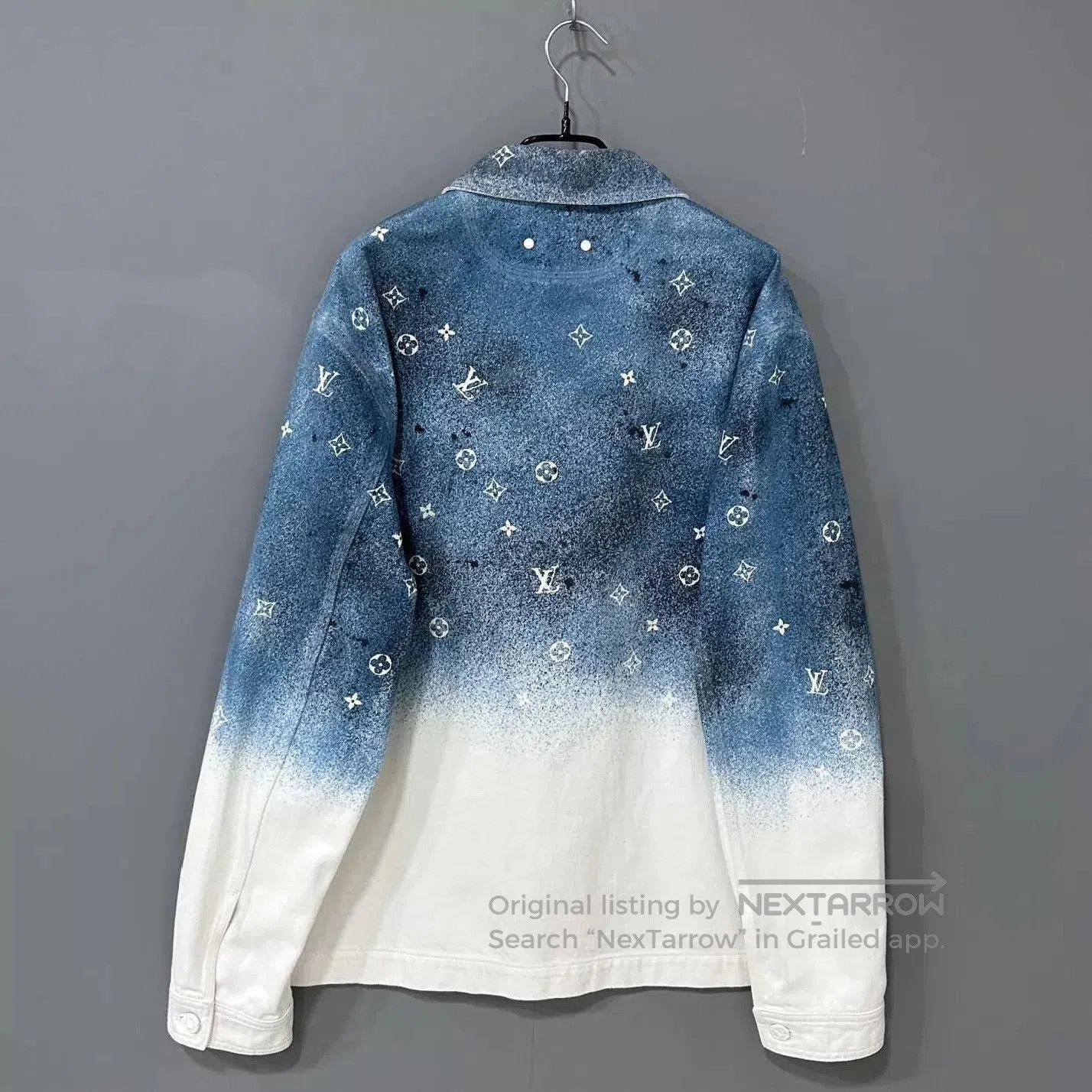 Louis Vuitton Blue Gradient Print Button. Size US L / EU 52-54 / 3 - 3 Thumbnail