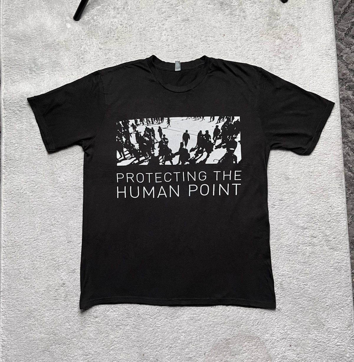 Vintage Vintage Black T-Shirt Tee Print Human Point Size US L / EU 52-54 / 3 - 1 Thumbnail