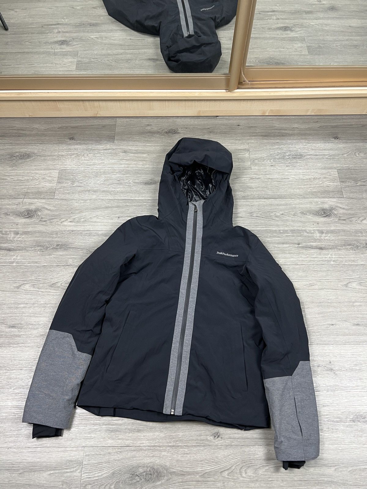 Peak Performance BUNDA PEAK PERFORMANCE W.VELCOREJ ACTIVE SKI JACKET BLACK Size M / US 6-8 / IT 42-44 - 1 Thumbnail