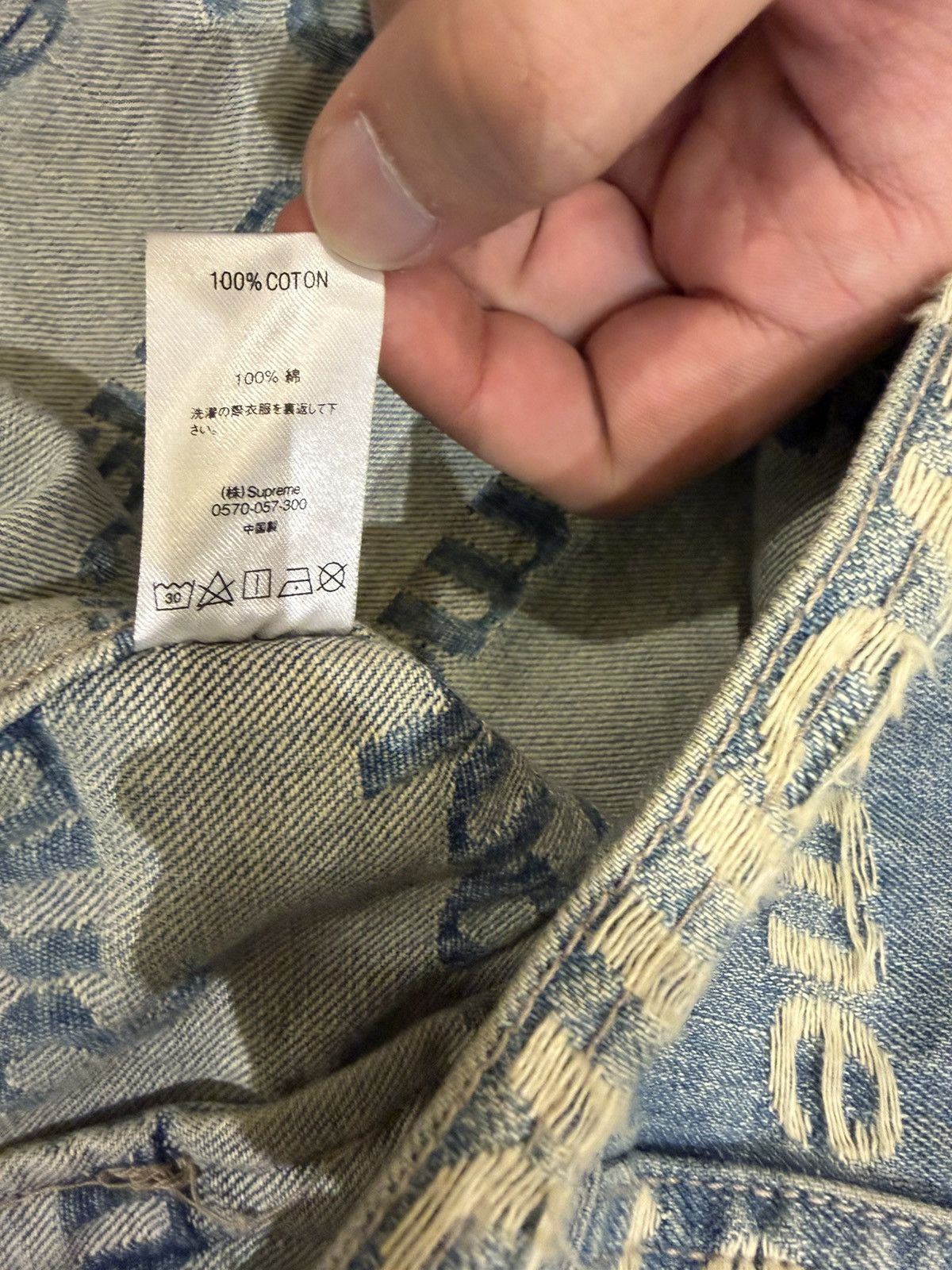 Supreme Supreme Frayed Logo Denim Trucker Jacket Size US L / EU 52-54 / 3 - 5 Thumbnail
