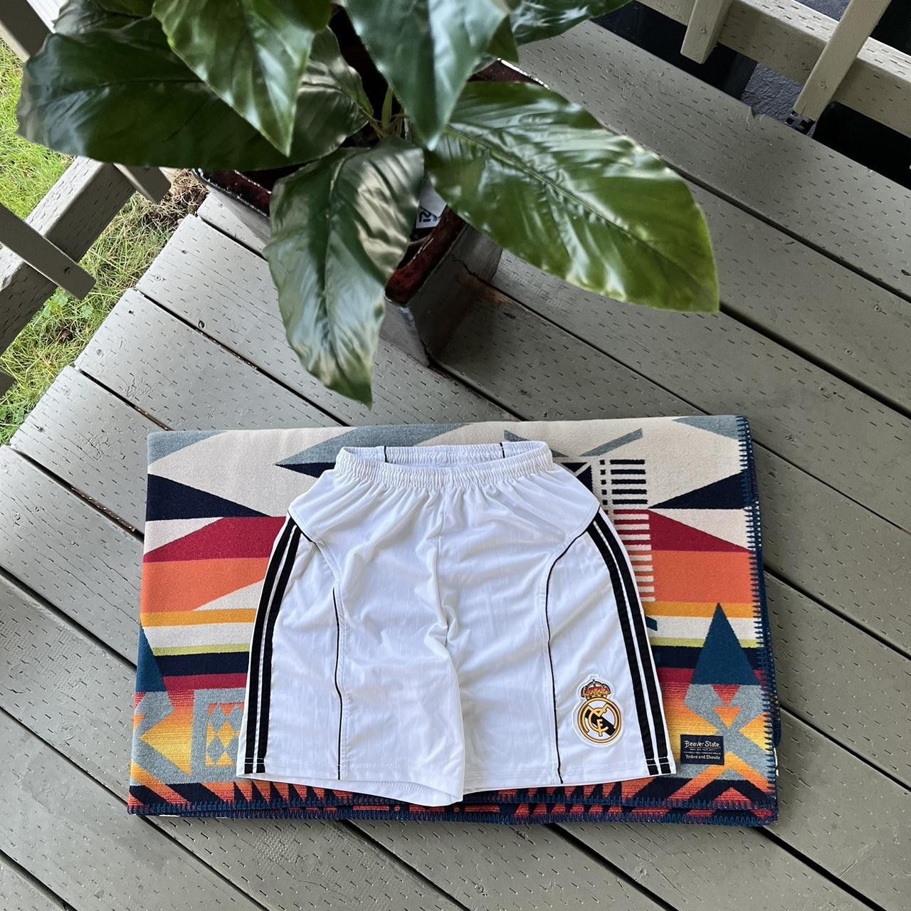 Vintage REAL MADRID Home Football Soccer Shorts Size US 26 / EU 42 - 1 Thumbnail