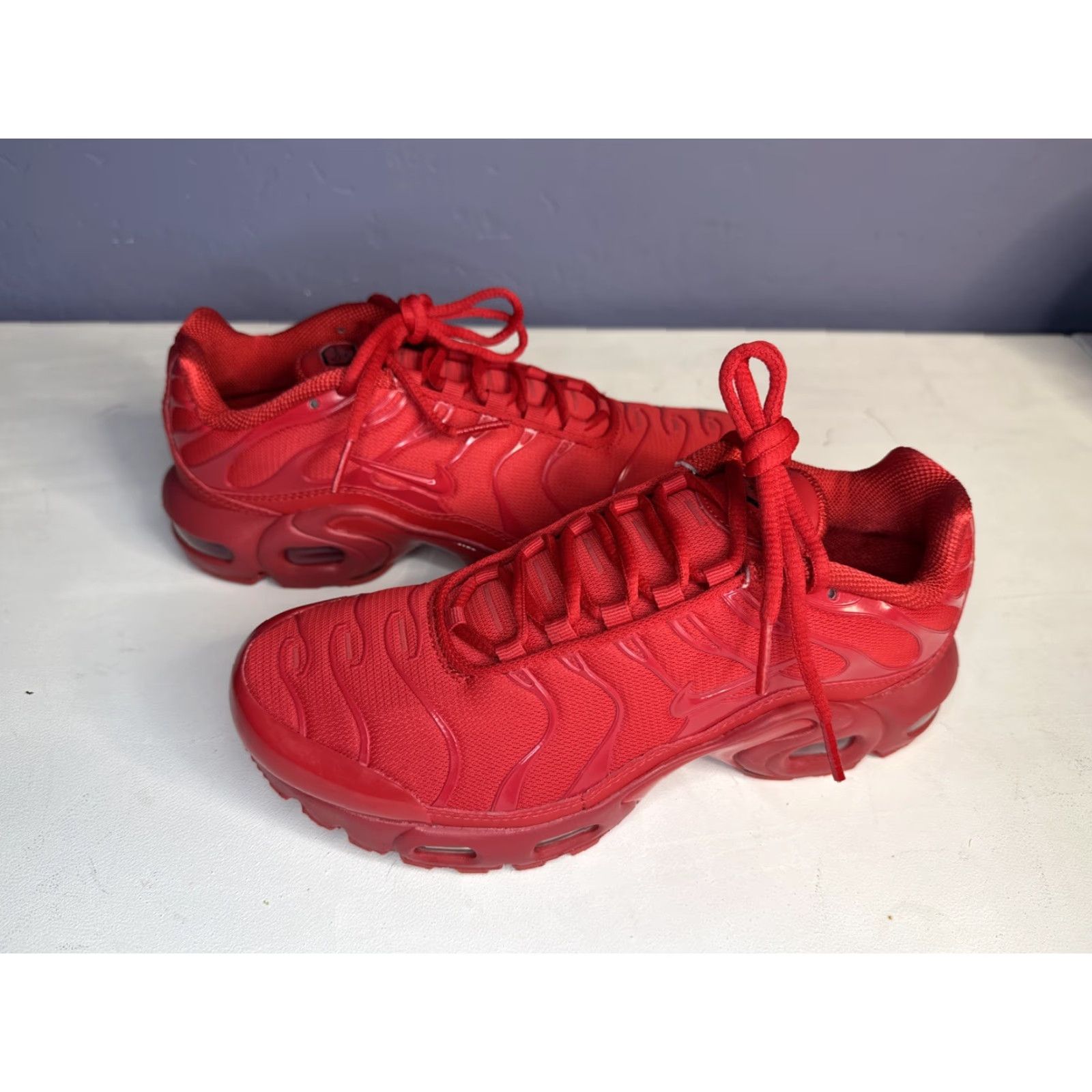 Nike Nike Air Max Plus TN Tuned GS Triple Red University October 6Y Women’s 7.5 Nike Shoes Sneaker Womens Athletic Lace Up Textured Red 80s 90s Size ONE SIZE - 4 Thumbnail