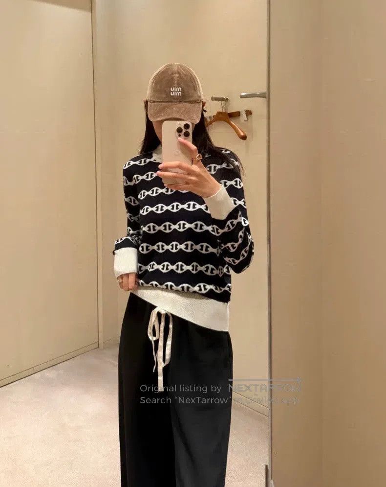 Hermes Hermes Navy blue floral pattern round neck long-sleeve kni Size XS / US 0-2 / IT 36-38 - 1 Thumbnail