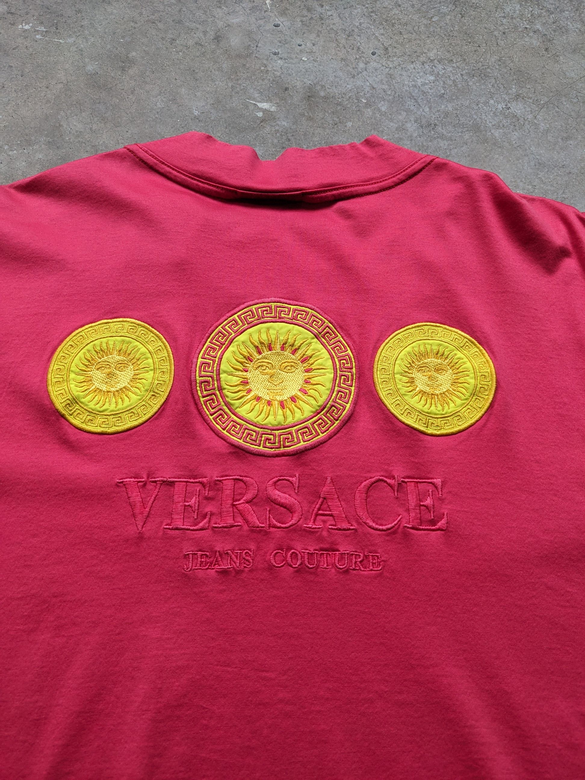 Versace × Versace Jeans Couture × Vintage Vintage Versace Back Logo Embroidered T Shirt Size US L / EU 52-54 / 3 - 2 Thumbnail