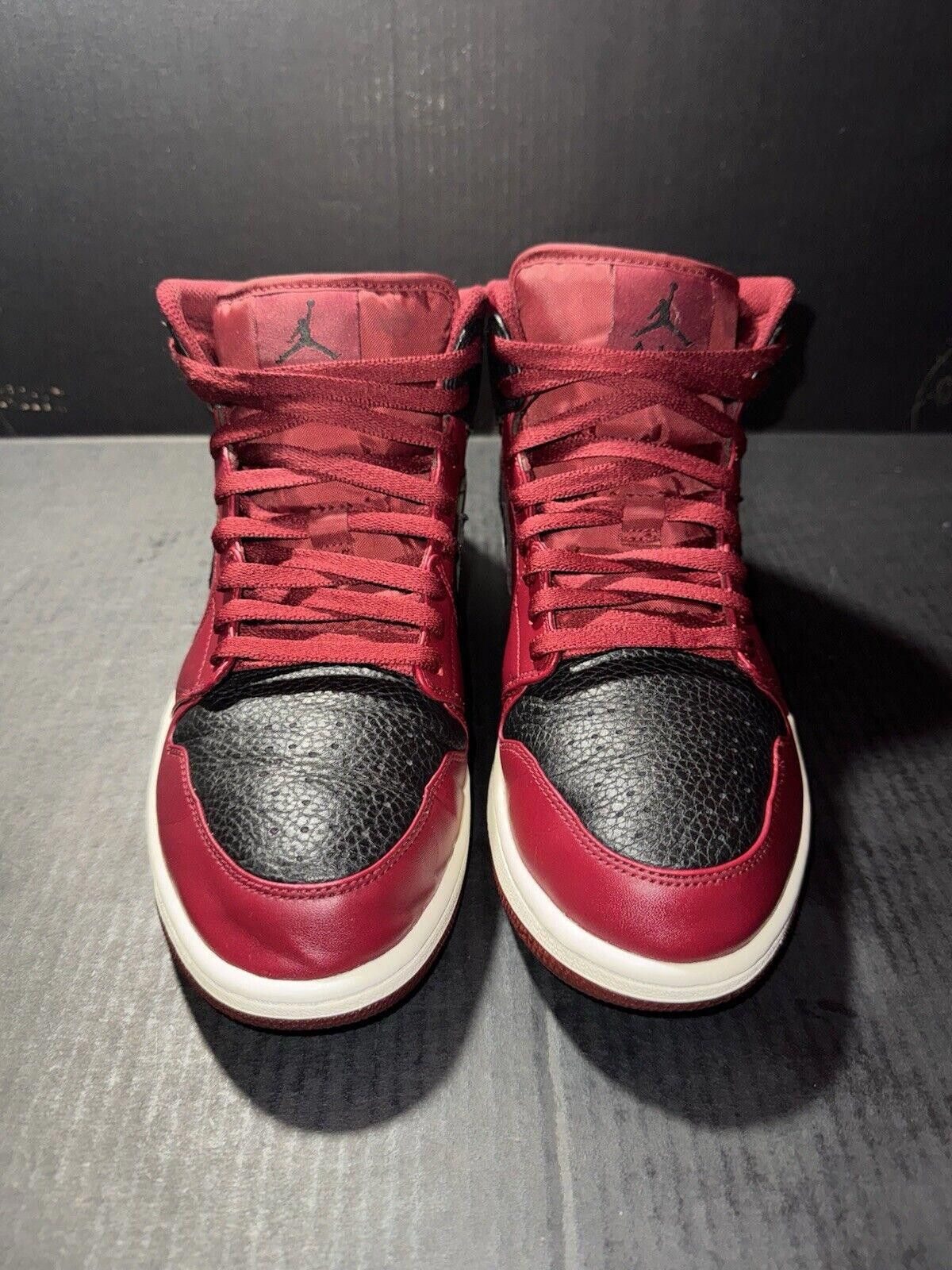 Jordan Brand Nike Air Jordan 1 Retro Mid Team Red Black 554724-601 Sz 10 Size US 10 / EU 43 - 3 Thumbnail