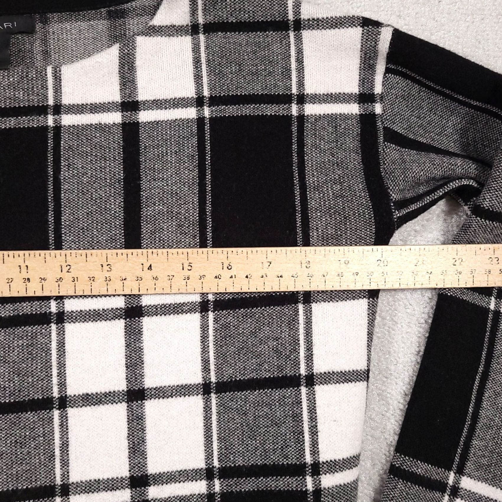 Vintage Tahari Sweater Women's Small Black White Buffalo Plaid Round Neck Boxy Knit Size S / US 4 / IT 40 - 6 Thumbnail