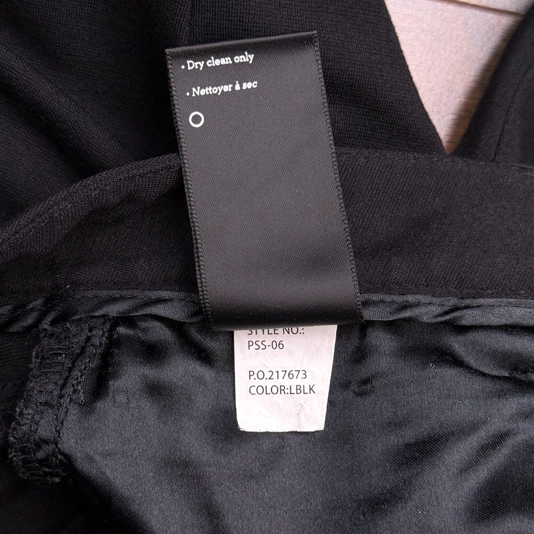 Paige Paige Leggings 23 Black Low Rise Stretch Jegging Slim Women 5-Pocket Dark Fabric Spandex Rayon Nylon Zip Button Inseam 29 in Vintage No Size 40" / US 18 - 6 Thumbnail