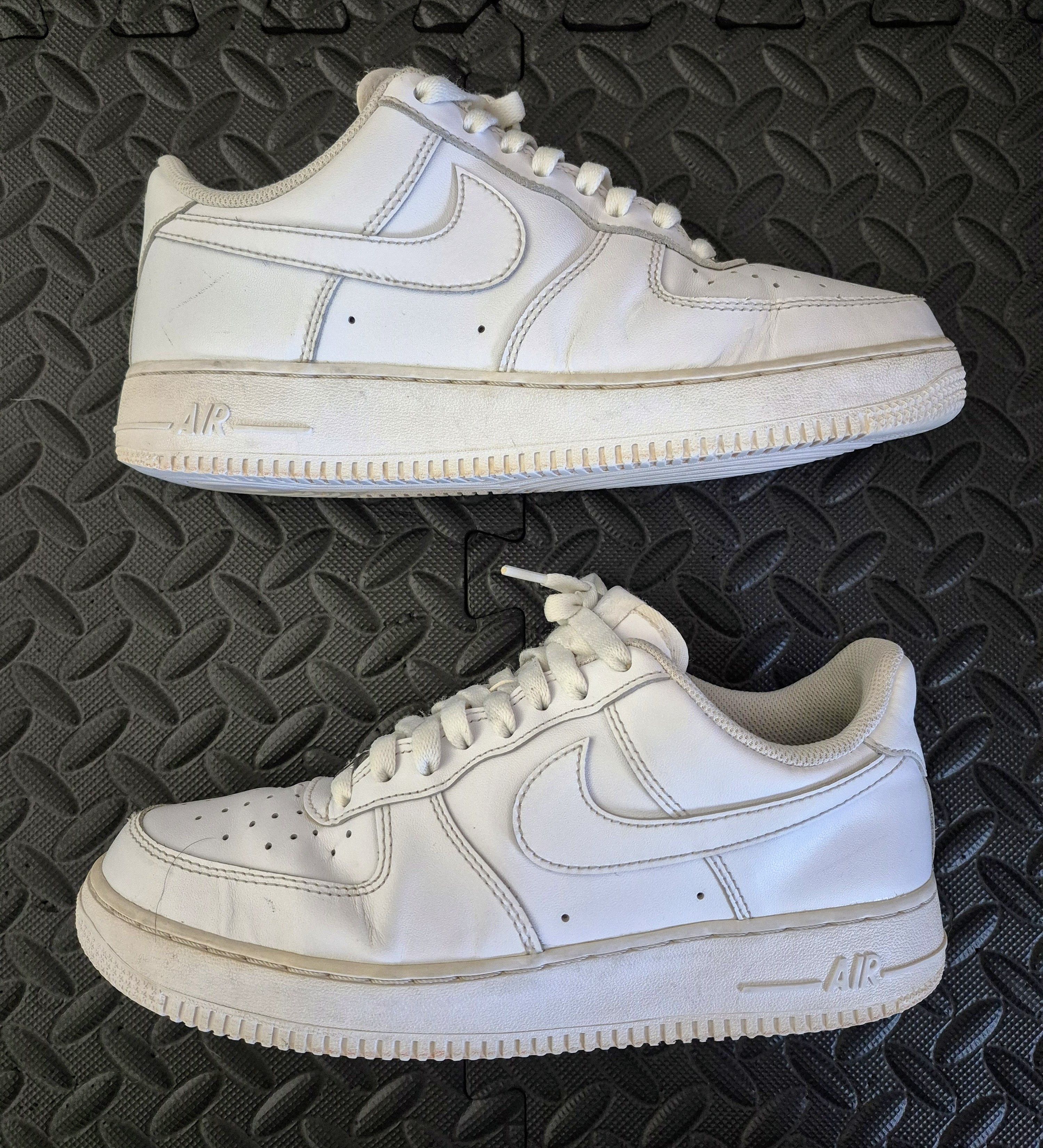 Nike Size 8.5M - Nike Air Force 1 Low '07 Triple White Size US 8.5 / EU 41-42 - 3 Thumbnail