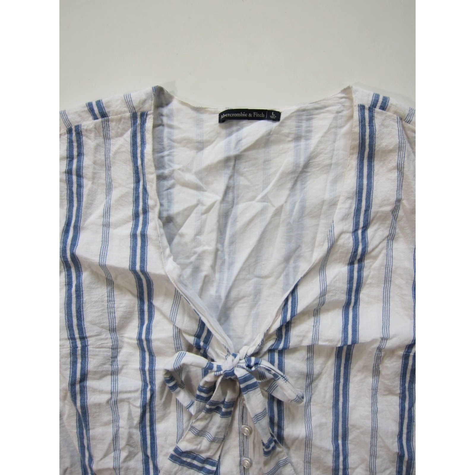 Abercrombie & Fitch Abercrombie & Fitch 100% Cotton Blue White Stripe V-Neck Blouse Large Women Shirt Blues 100% Cotton Stripe V-Neck Ruffle Blouse Large Womens Size L / US 10 / IT 46 - 3 Thumbnail