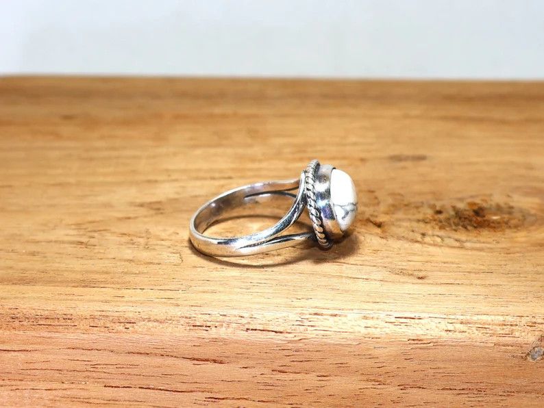Handmade White Howlite 925 Sterling Silver Ring: Handmade Jewelry Size ONE SIZE - 4 Thumbnail