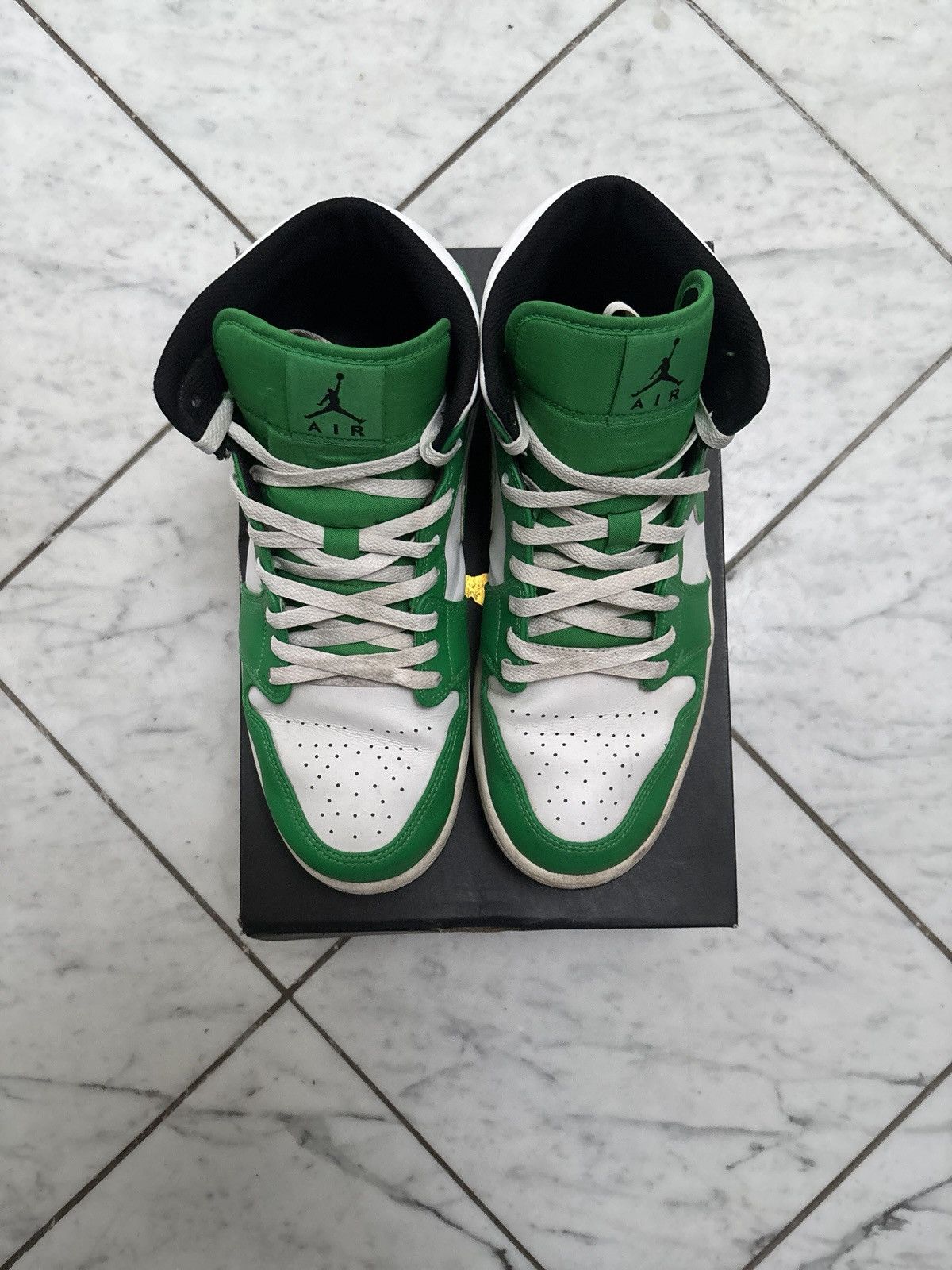 Nike Jordan 1 Mid Lucky Green Size US 11 / EU 44 - 1 Thumbnail
