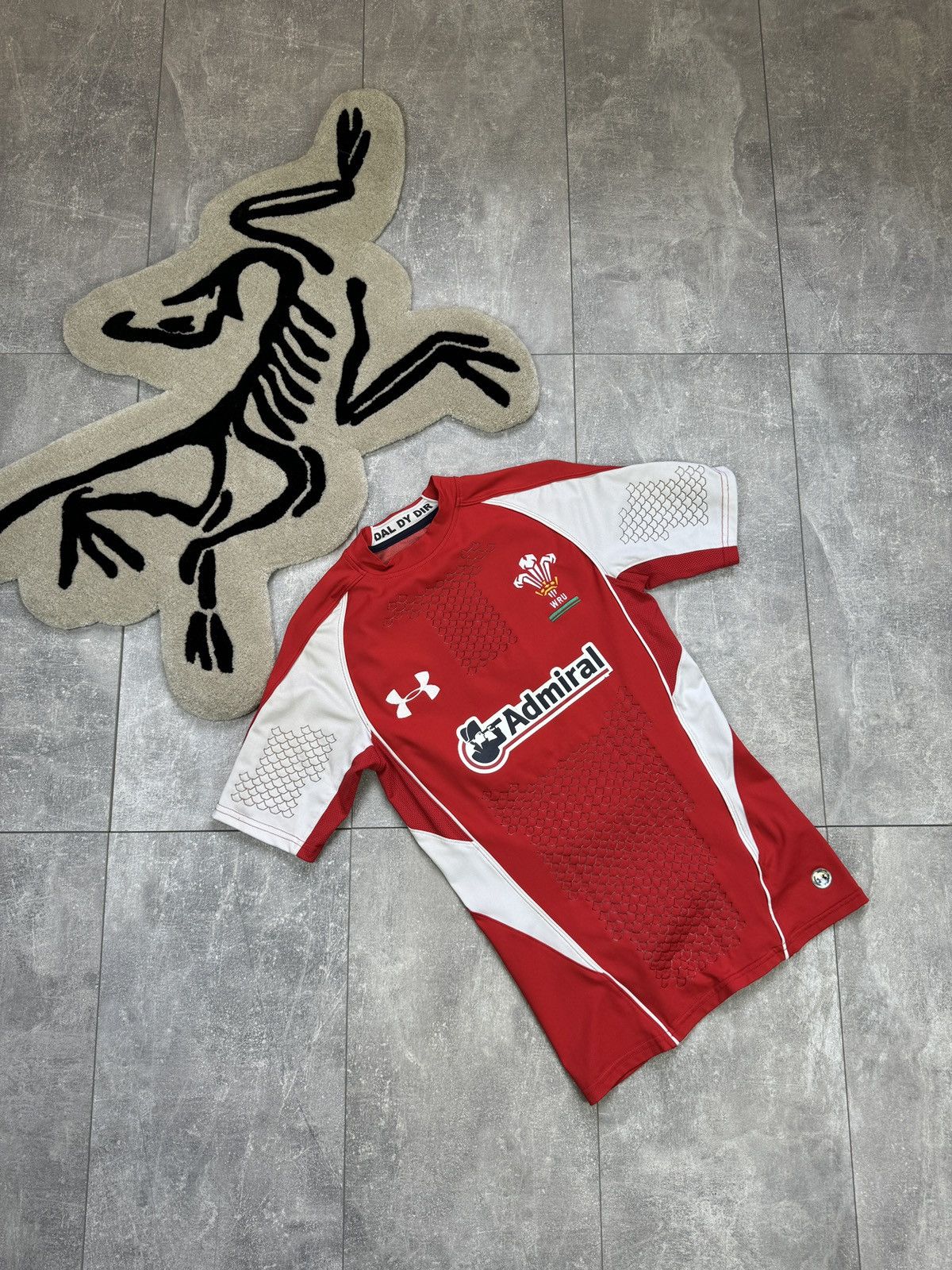 Under Armour Mens Vintage Wales Henson 12 Home rugby union shirt jersey Size US S / EU 44-46 / 1 - 17 Thumbnail