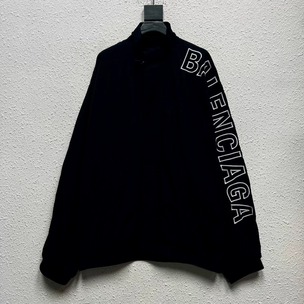 Balenciaga balenciaga logo embroidered jacket in black Size US M / EU 48-50 / 2 - 1 Thumbnail