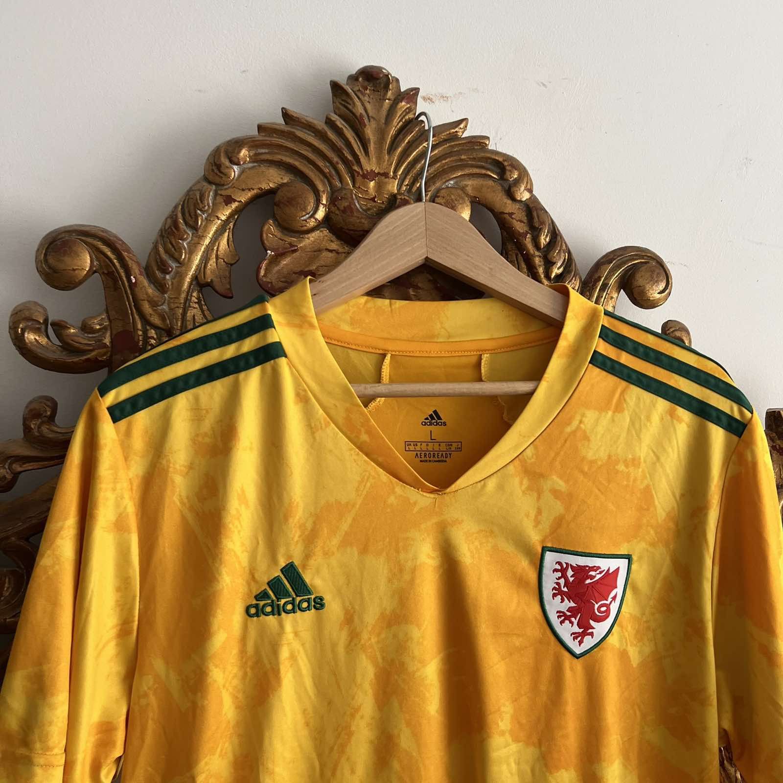 Adidas Adidas Wales 2021 Home Soccer Jersey Football Man Sz L Size US L / EU 52-54 / 3 - 4 Thumbnail