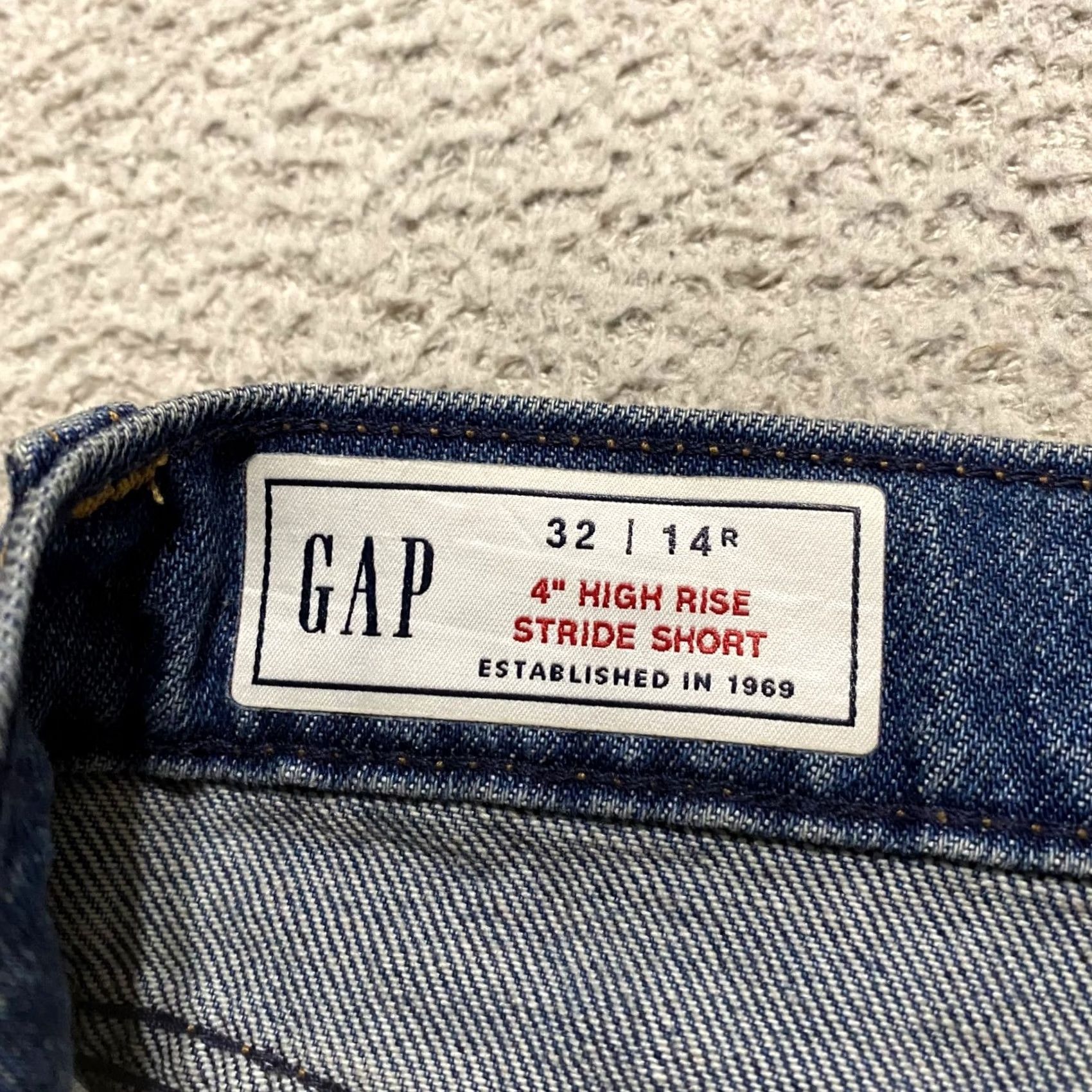 Gap GAP Womens Shirt 14 Blue Denim Medium Wash 4" Inseam Cut-Off High Rise 5-Pocket Jeans Shorts Mens Women Girls Size 36" / US 14 / IT 50 - 3 Thumbnail
