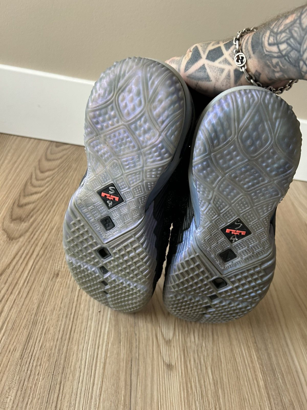 Nike Nike Lebron 18 Low Cosmic Court Size US 6.5 / EU 39-40 - 4 Thumbnail