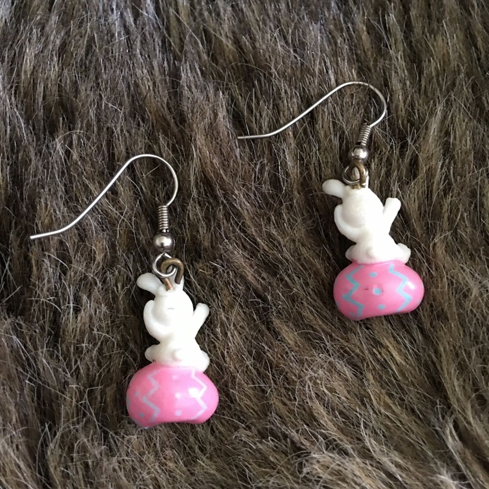 Jewelry Easter bunny sitting on an Easter egg earrings Size ONE SIZE - 4 Thumbnail