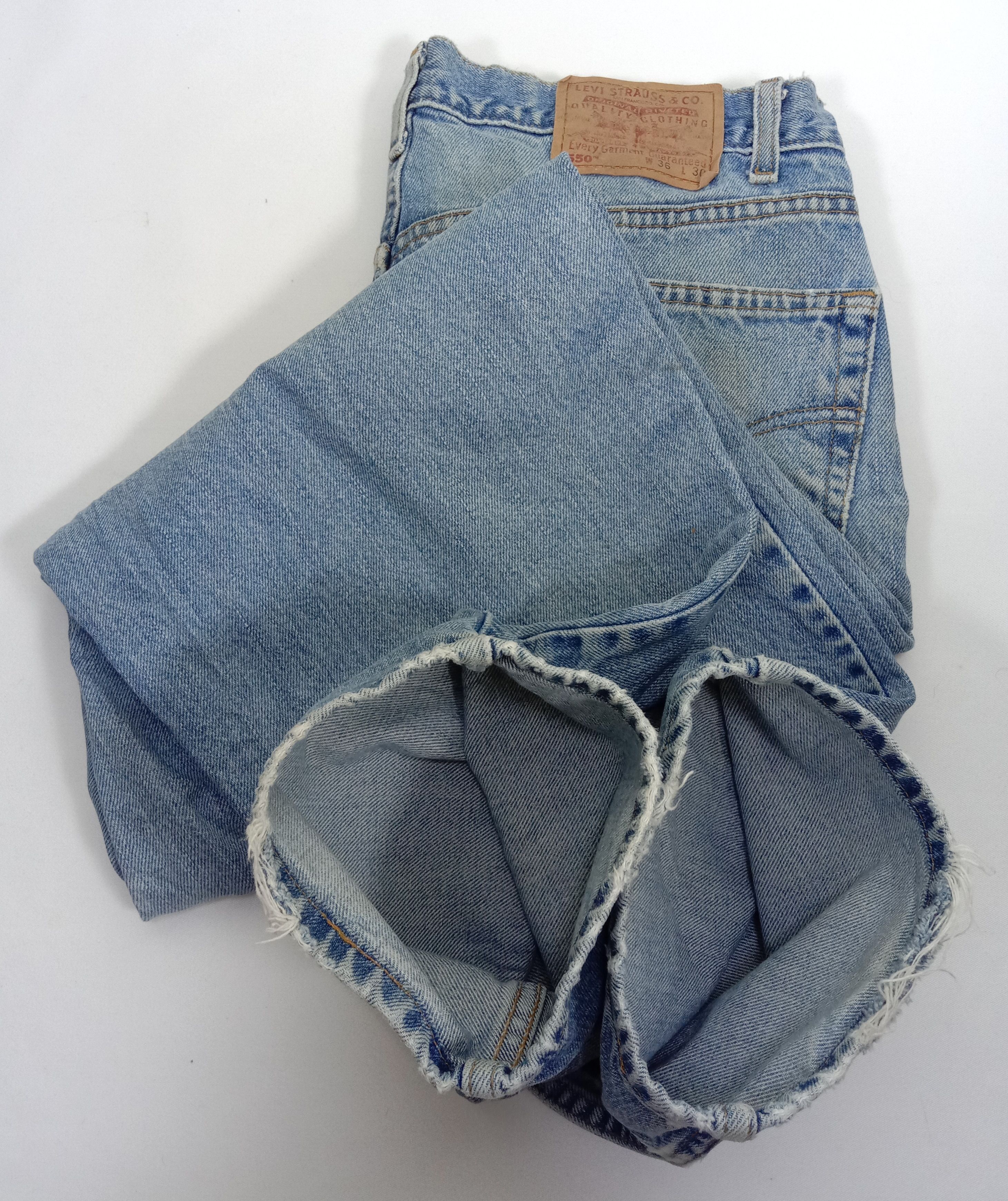 Levi's Vintage Levi's 550 Jeans Faded Blue Relaxed Fit Denim Size US 35 - 15 Thumbnail