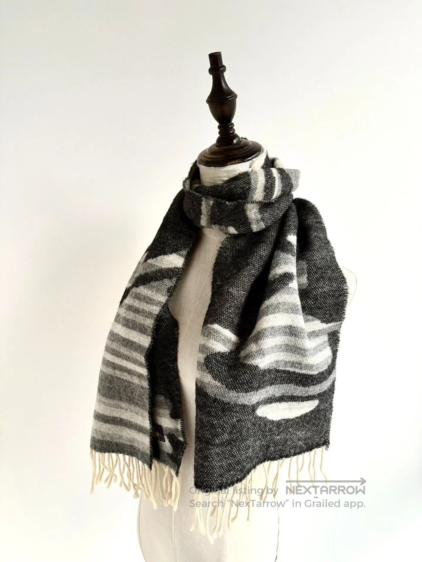 Vivienne Westwood vivienne westwood gray striped saturn scarf. Size ONE SIZE - 4 Thumbnail