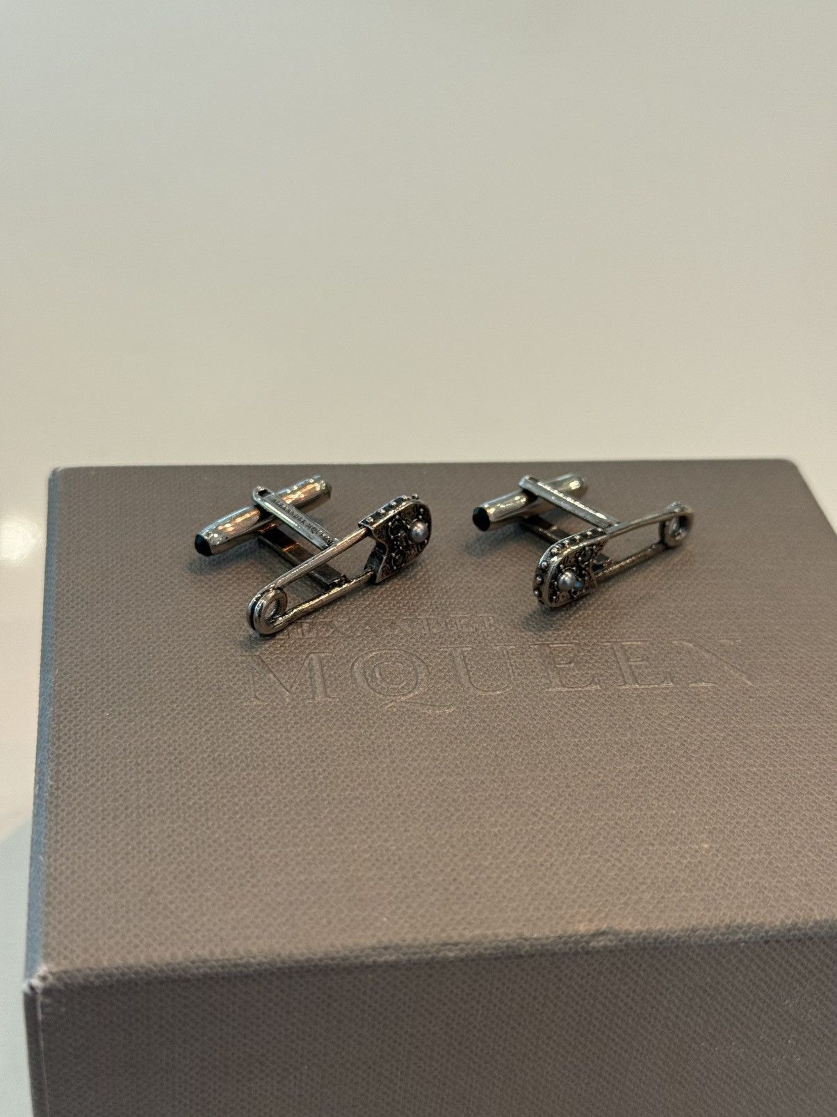 Alexander McQueen 100% Silver SAFETY PIN CUFFLINKS-Alexander Mcqueen Size ONE SIZE - 7 Thumbnail