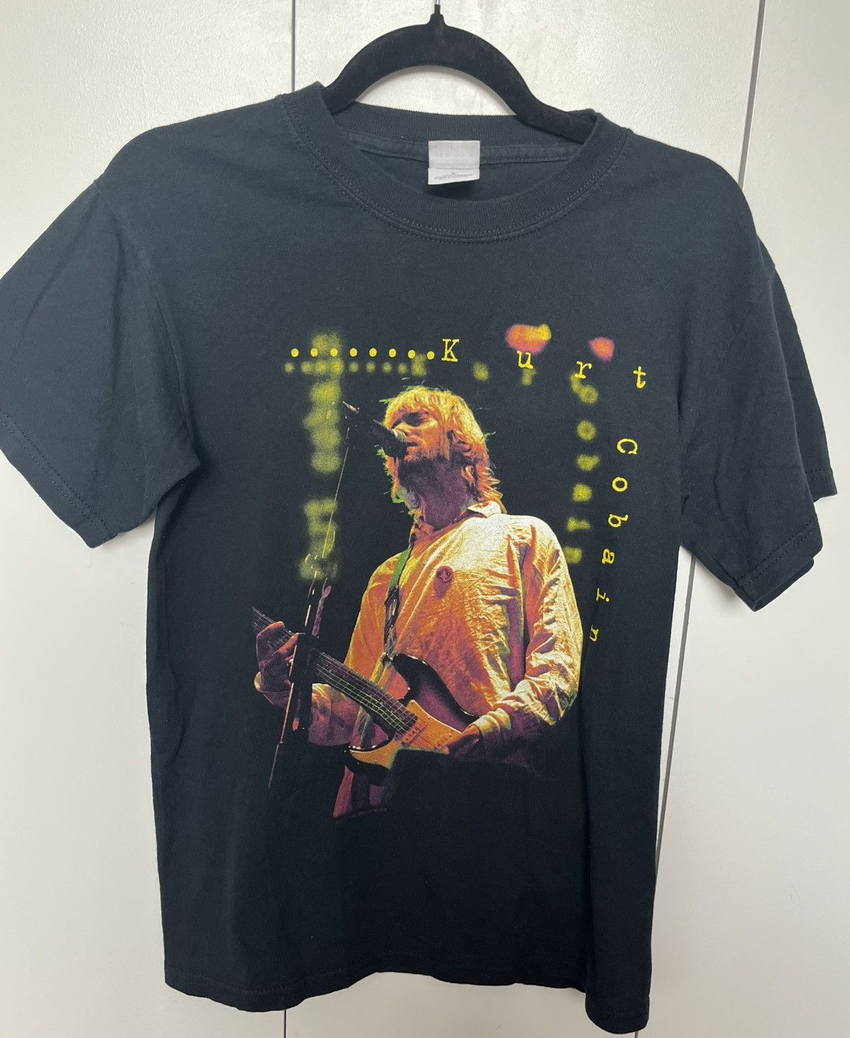 Nirvana × Vintage Vintage 2004 Kurt Cobain Nirvana T-Shirt Size US S / EU 44-46 / 1 - 1 Thumbnail