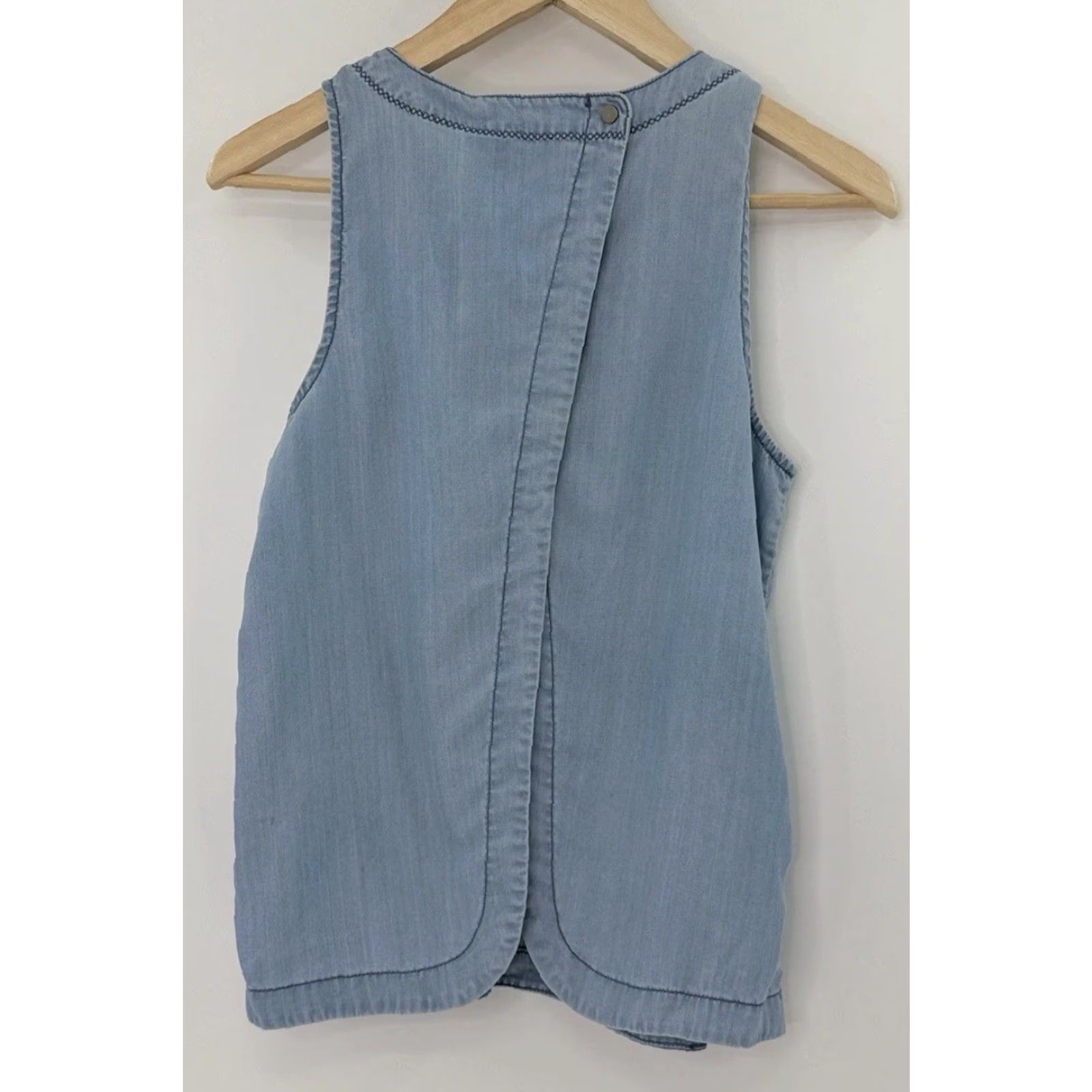 Gap GAP Women’s Tank Top XS Lyocell Chambray Blue Sleeveless Round Neck Snap Casual Workwear Boho Classic 90s Size XS / US 0-2 / IT 36-38 - 2 Thumbnail