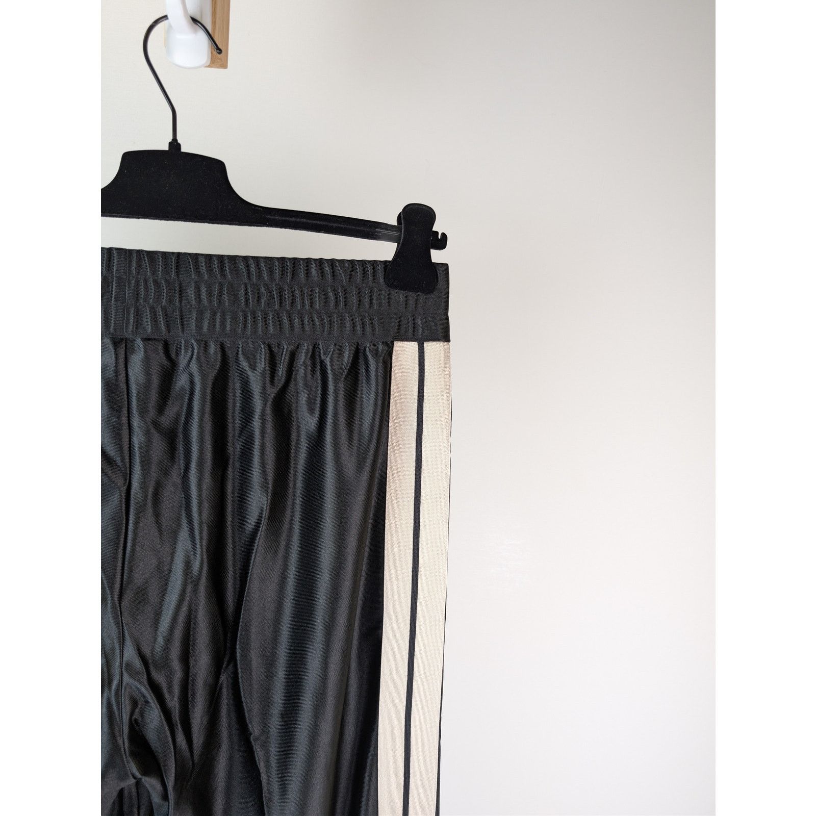 Moncler × Palm Angels o1rshd1 Shiny Track Pants in Black Size US 34 / EU 50 - 13 Thumbnail