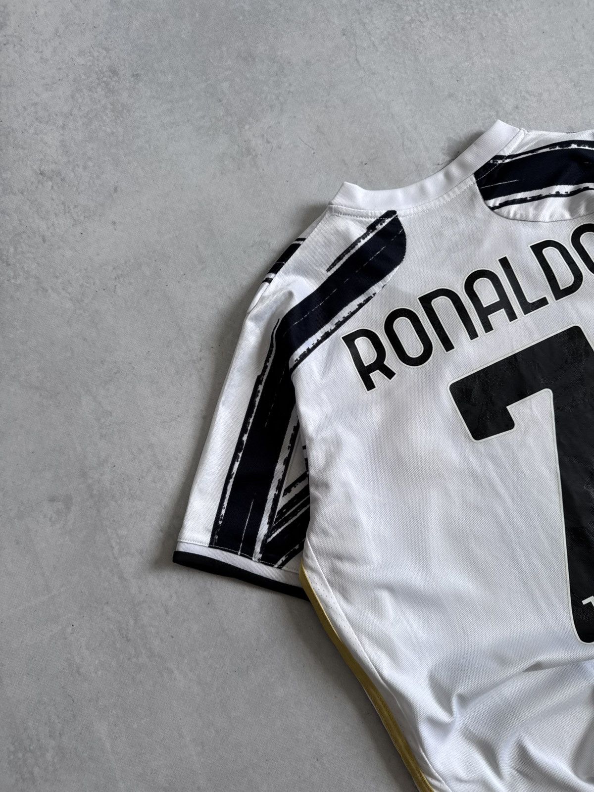 Adidas Adidas Juventus Ronaldo 7 Jeep Unisex Y2K Soccer Jersey Size US S / EU 44-46 / 1 - 15 Thumbnail