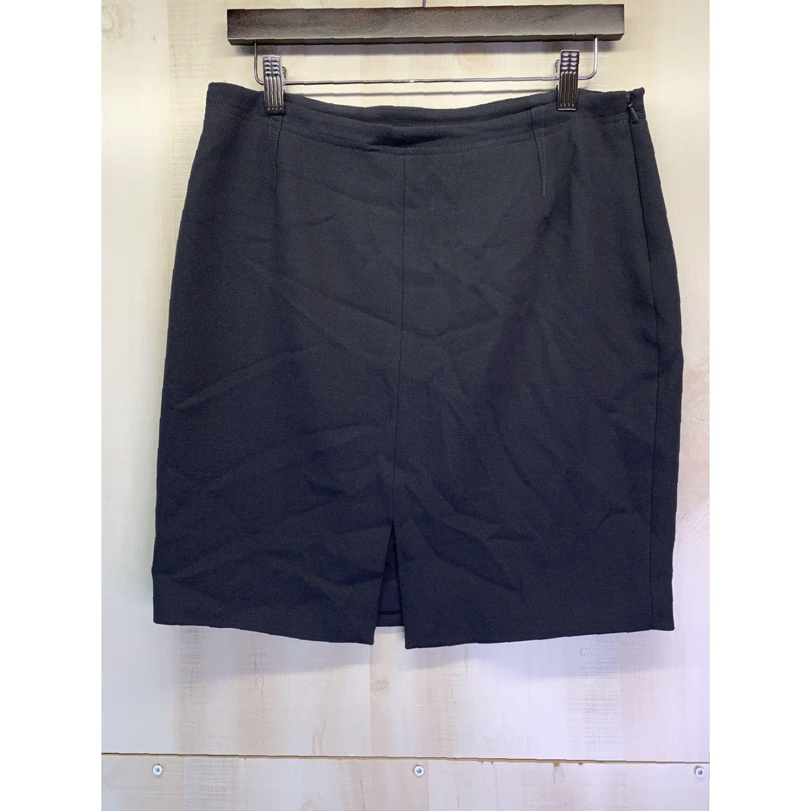 Banana Republic Banana Republic Skirt Women’s Petite Dark Gray Size 6P NWT-3966, See Photo, Zips, Solid, Black? (Note: Gray) Size 28" / US 6 / IT 42 - 4 Thumbnail