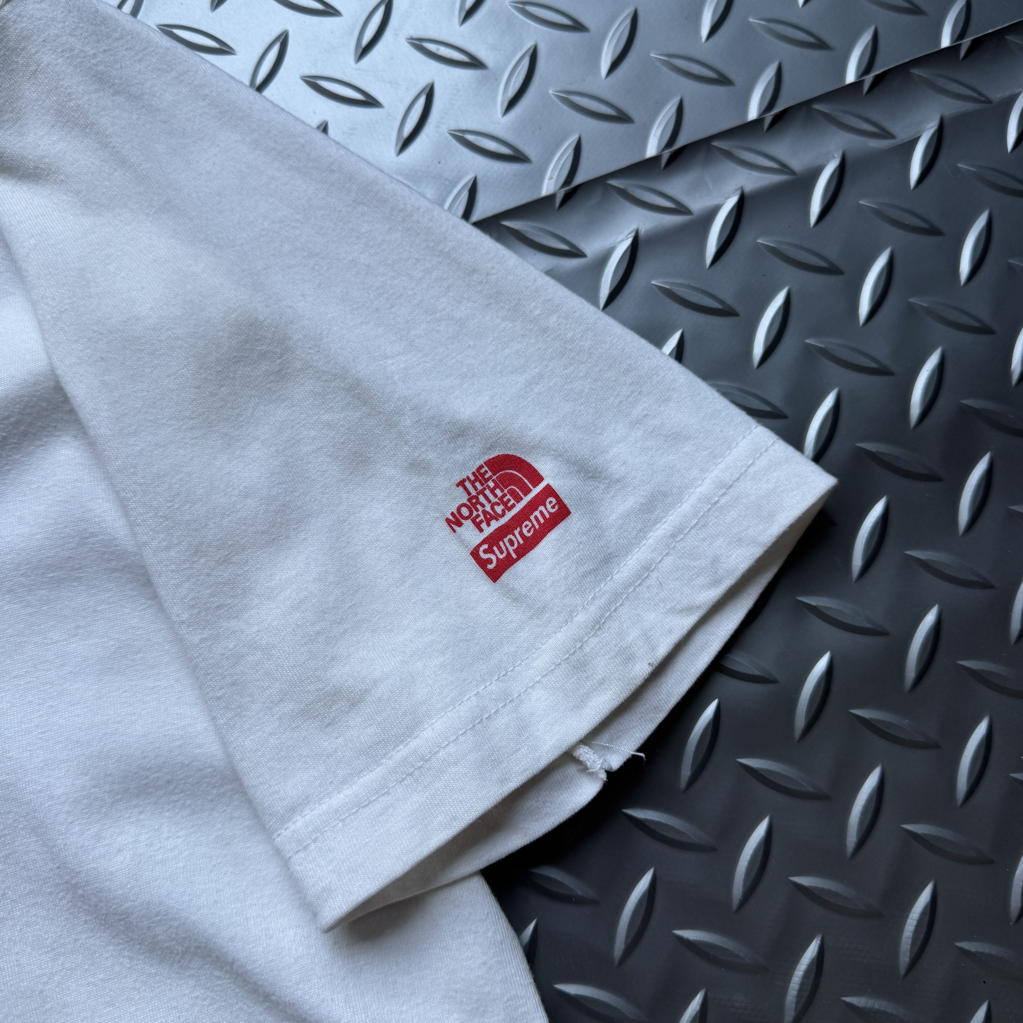 Supreme × The North Face Supreme x The North Face Vest Print Tee Size US XL / EU 56 / 4 - 4 Thumbnail