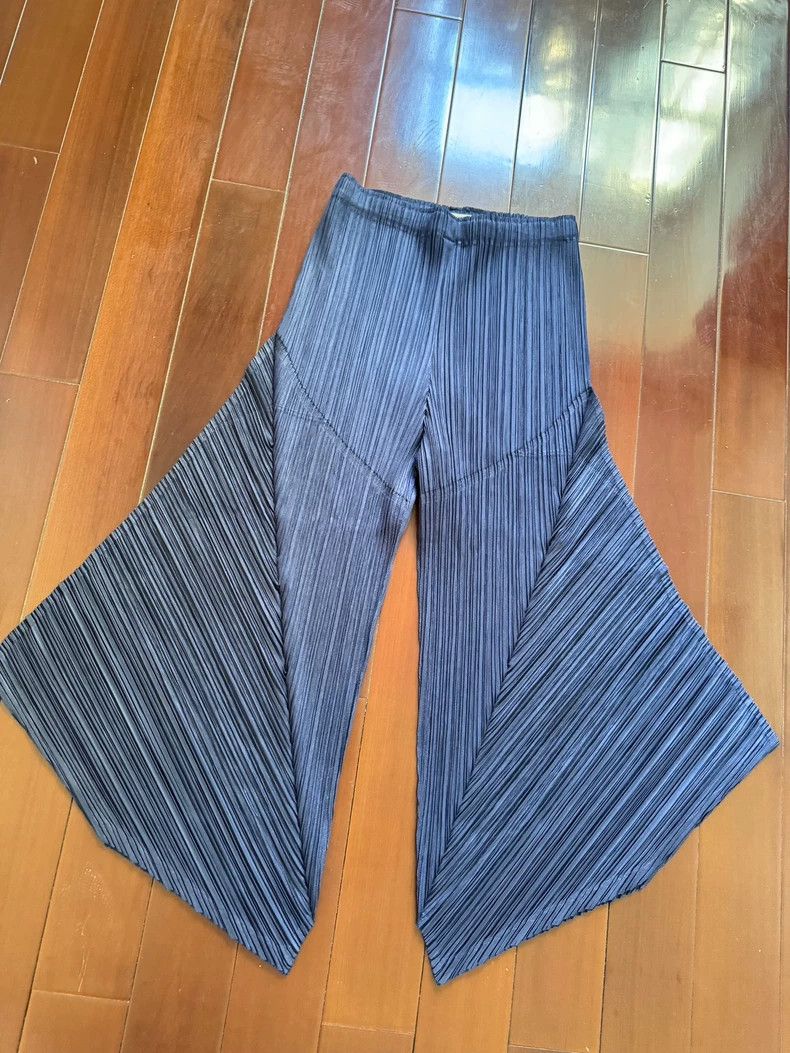 Issey Miyake Issey Miyake size:4 Blue pleated irregular-shaped pants Size 22" - 2 Thumbnail