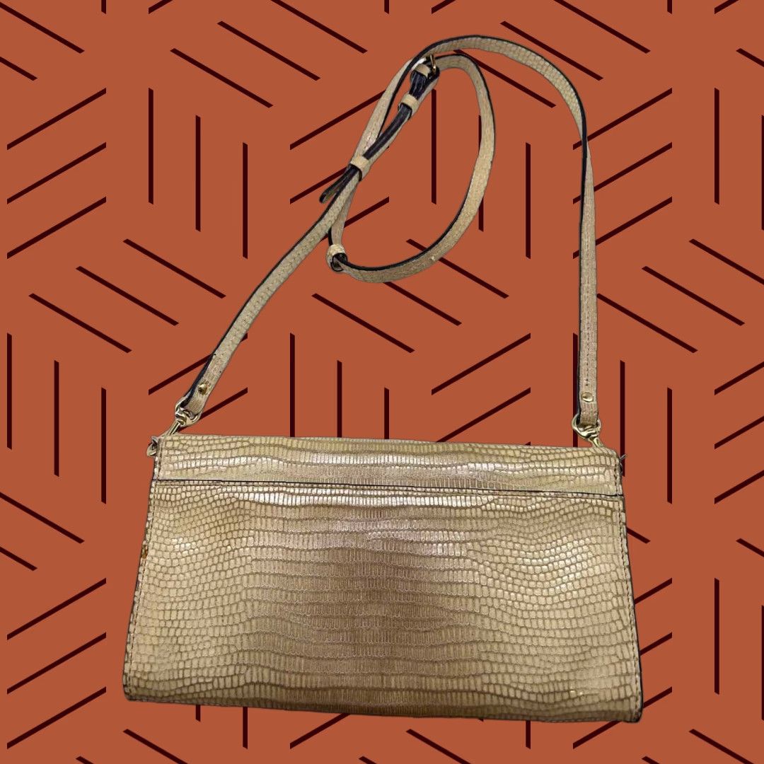 Dooney & Bourke VINTAGE Dooney & Bourke Ivory Crossbody Size ONE SIZE - 1 Thumbnail
