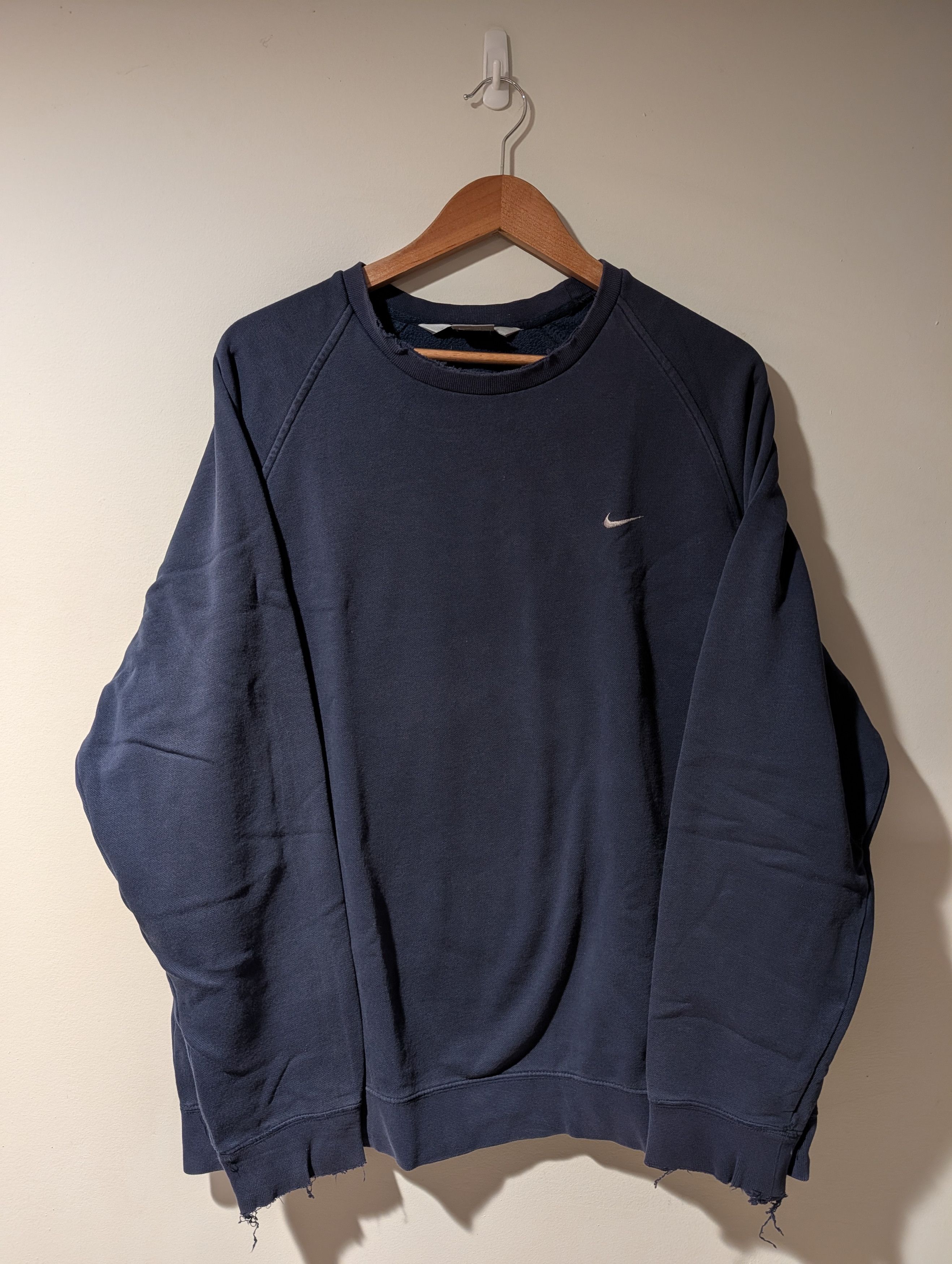 Nike VTG Y2K Nike Mini Swoosh Crewneck Sweatshirt Boxy XL Size US XL / EU 56 / 4 - 1 Thumbnail