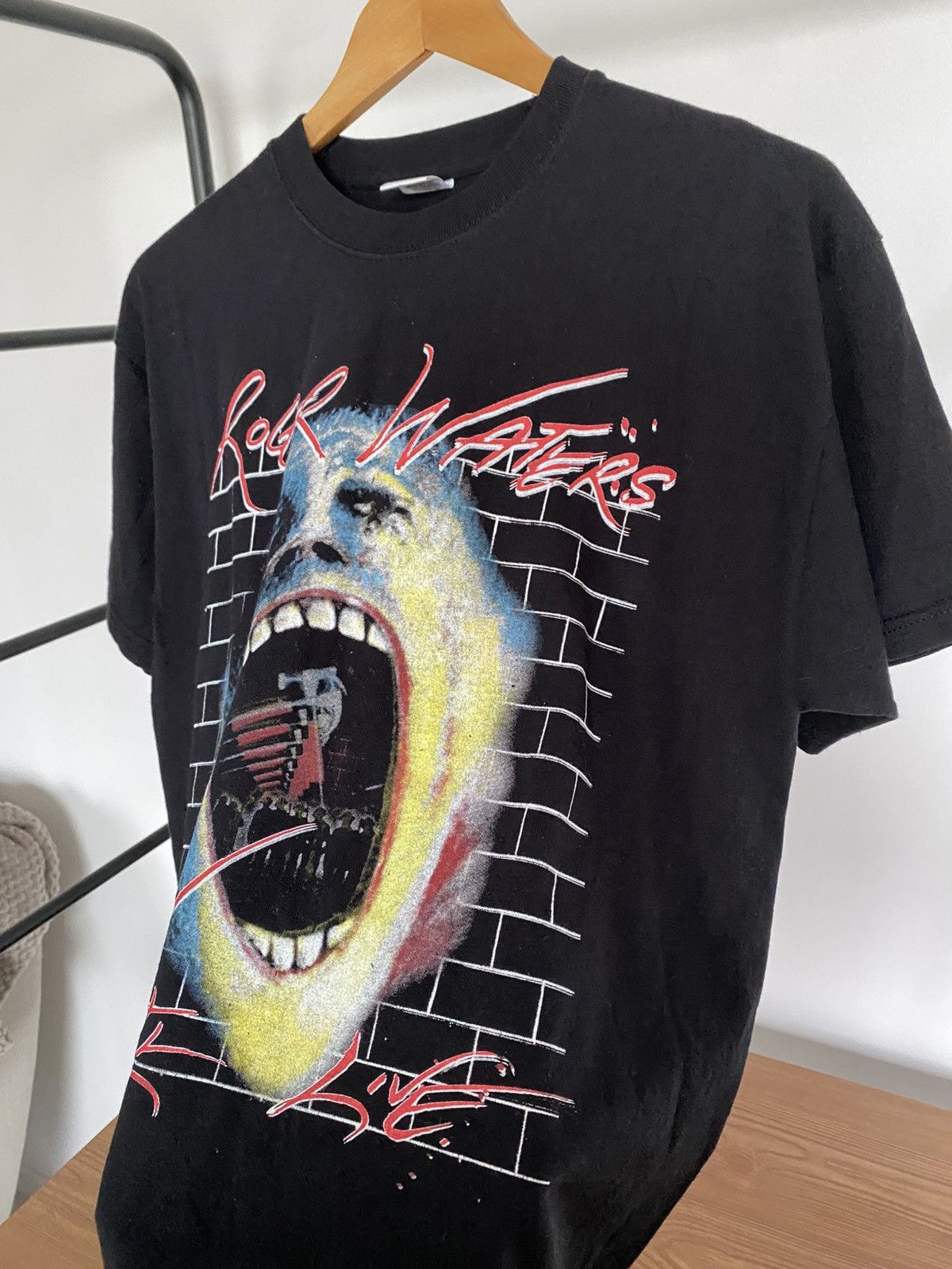 Band Tees Vintage PINK FLOYD Roger Waters 2011 tour Band T Shirt Size US L / EU 52-54 / 3 - 3 Thumbnail