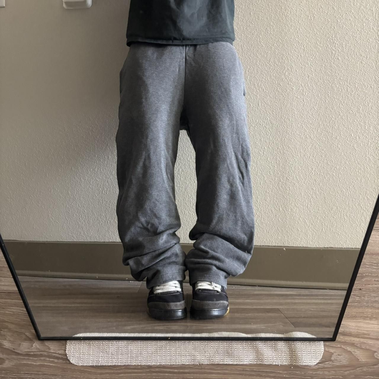 Japanese Brand Crazy Vintage Y2K/2000s Grey Essential Sweatpants! Size M Size US 32 / EU 48 - 1 Thumbnail