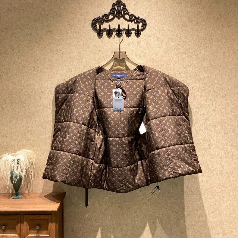 Louis Vuitton Louis Vuitton Black inside full print bathrobe belt down j Size XXS / US 00 / IT 34 - 3 Thumbnail