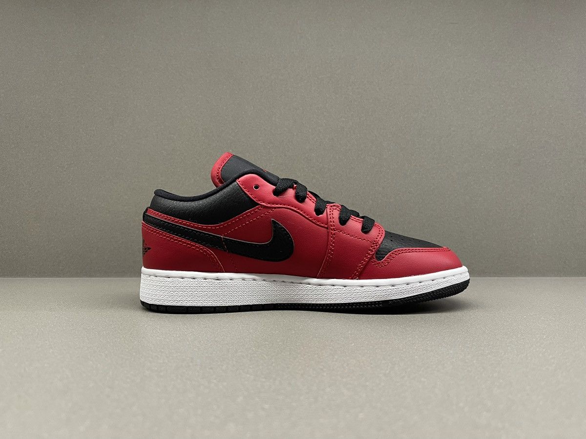 Jordan Brand Nike Jordan 1 Low Gym Red Black Pebbled GS Size US 4.5 / IT 34.5 - 6 Thumbnail
