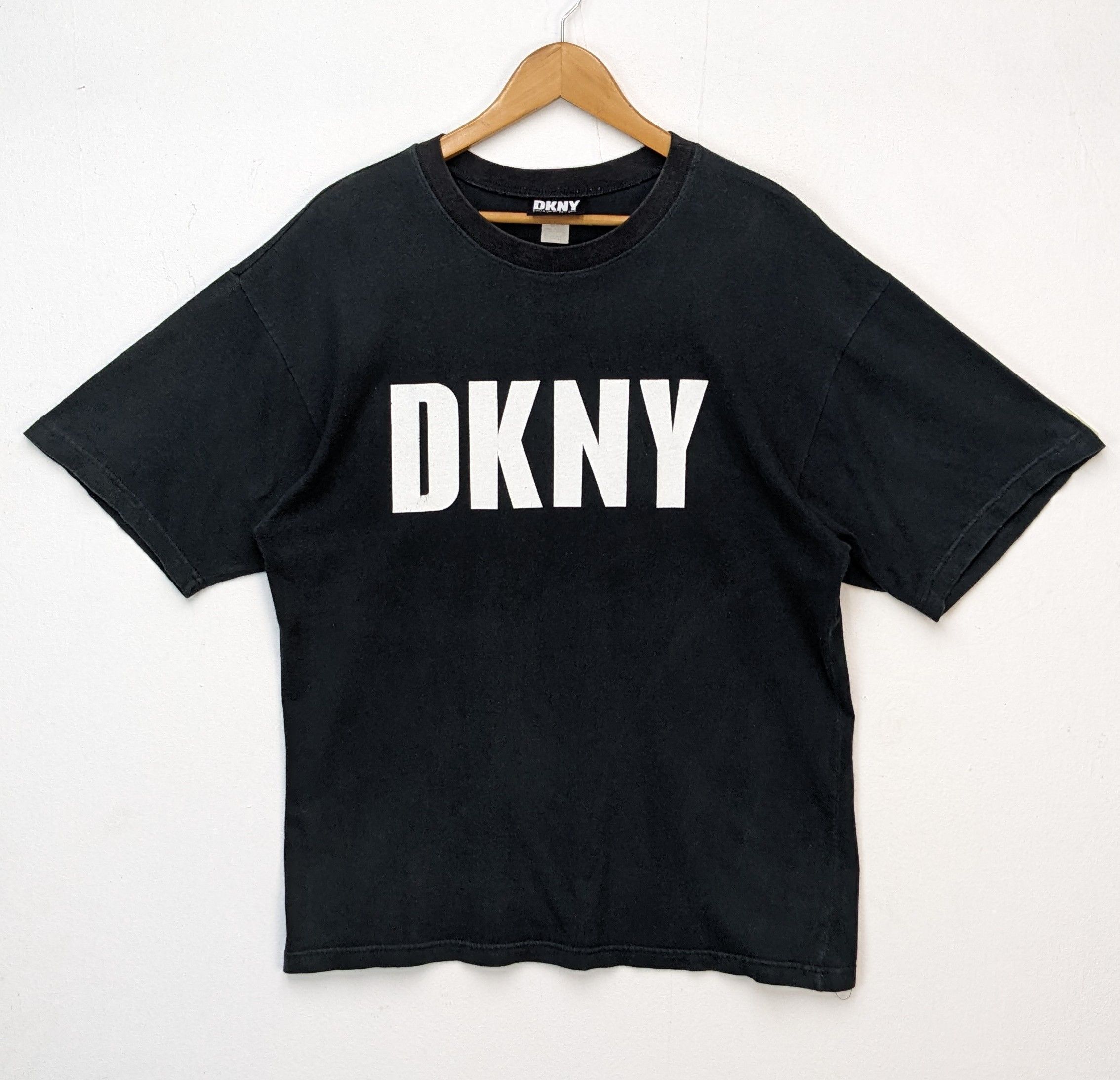 DKNY Vintage DKNY Donna Karan New York Tshirt Size US XL / EU 56 / 4 - 1 Thumbnail