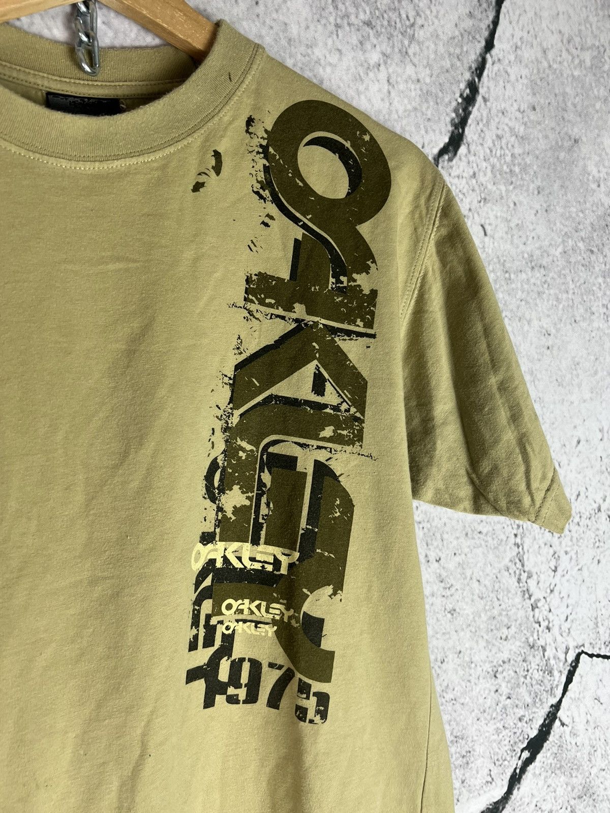 Oakley Oakley vintage centre logo t shirt Size US S / EU 44-46 / 1 - 3 Thumbnail