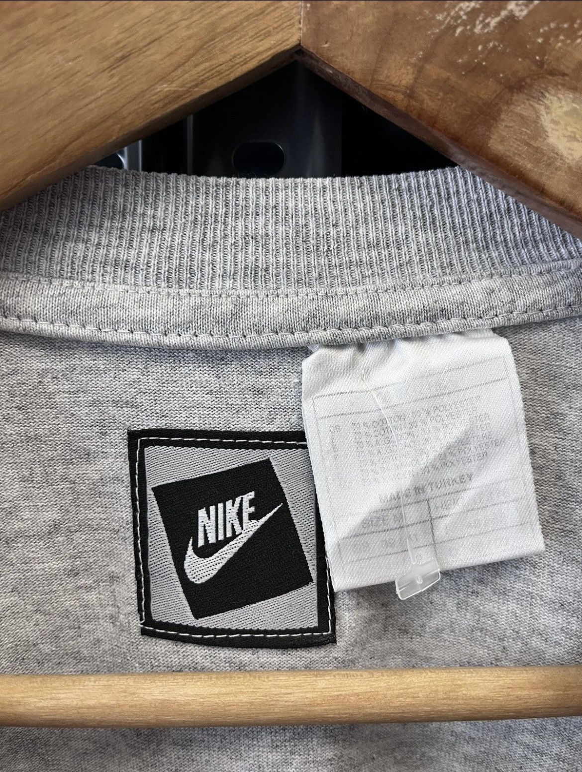 Nike Vintage Nike Logo T-shirt Size US L / EU 52-54 / 3 - 3 Thumbnail