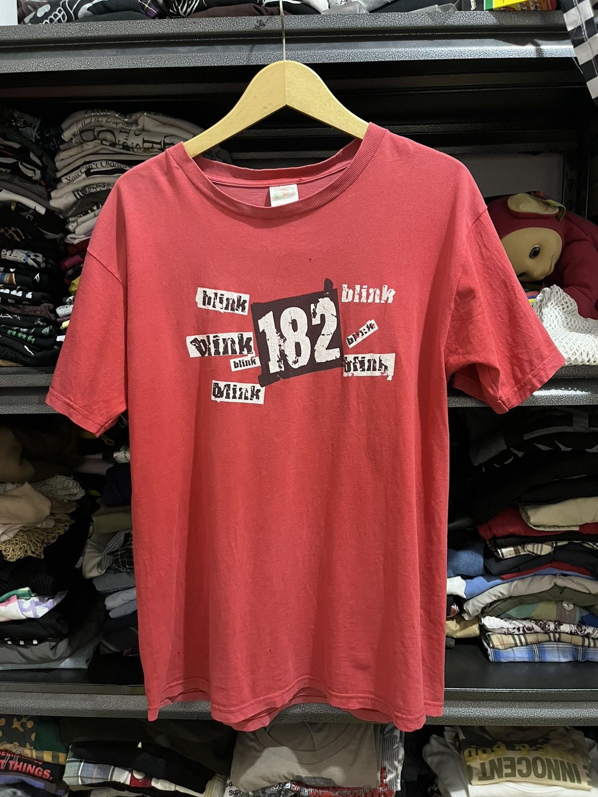 Band Tees 💸BINDINGOFFER💸Vintage blink 182 sun faded distressed tee Size US L / EU 52-54 / 3 - 1 Thumbnail