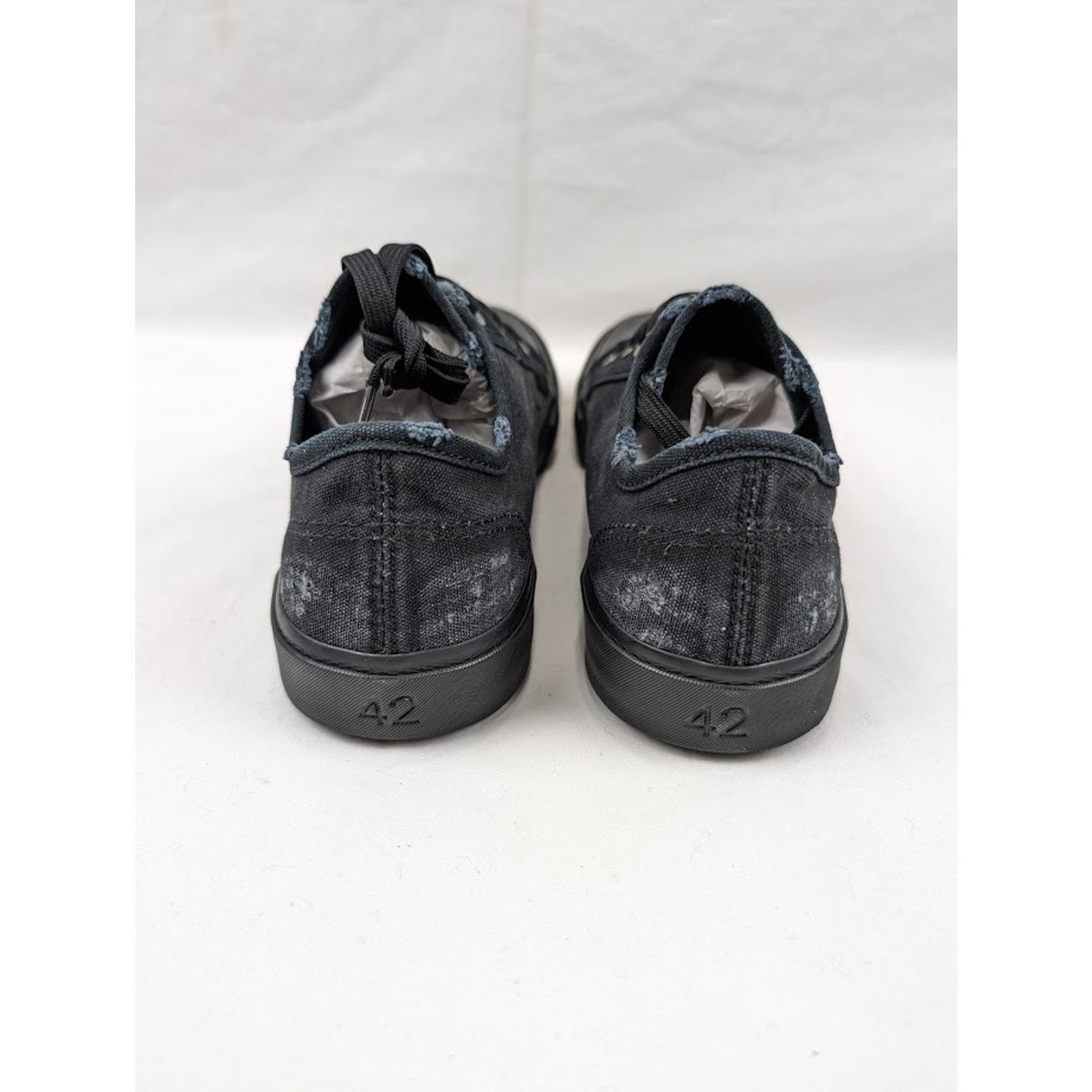 Balenciaga o1rshd1 Paris Low-Top Sneakers in Black Size US 8 / EU 41 - 19 Thumbnail