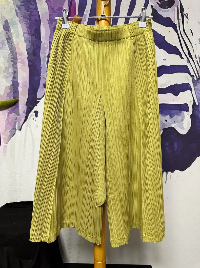 Issey Miyake issey miyake size:1 Light yellow three-quarter pleated pan Size 42" / US 20 - 1 Thumbnail