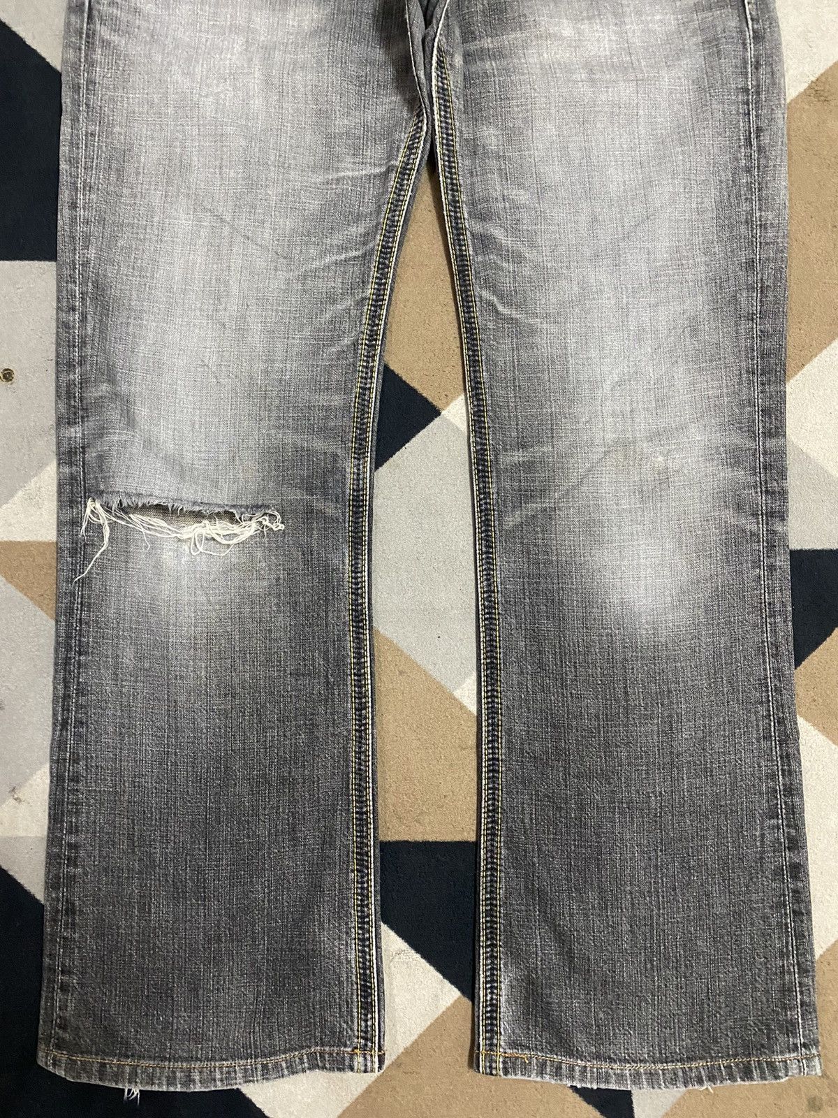 Japanese Brand Vintage Wrangler Black Denim Distressed Wide Leg Jeans Size US 35 - 5 Thumbnail